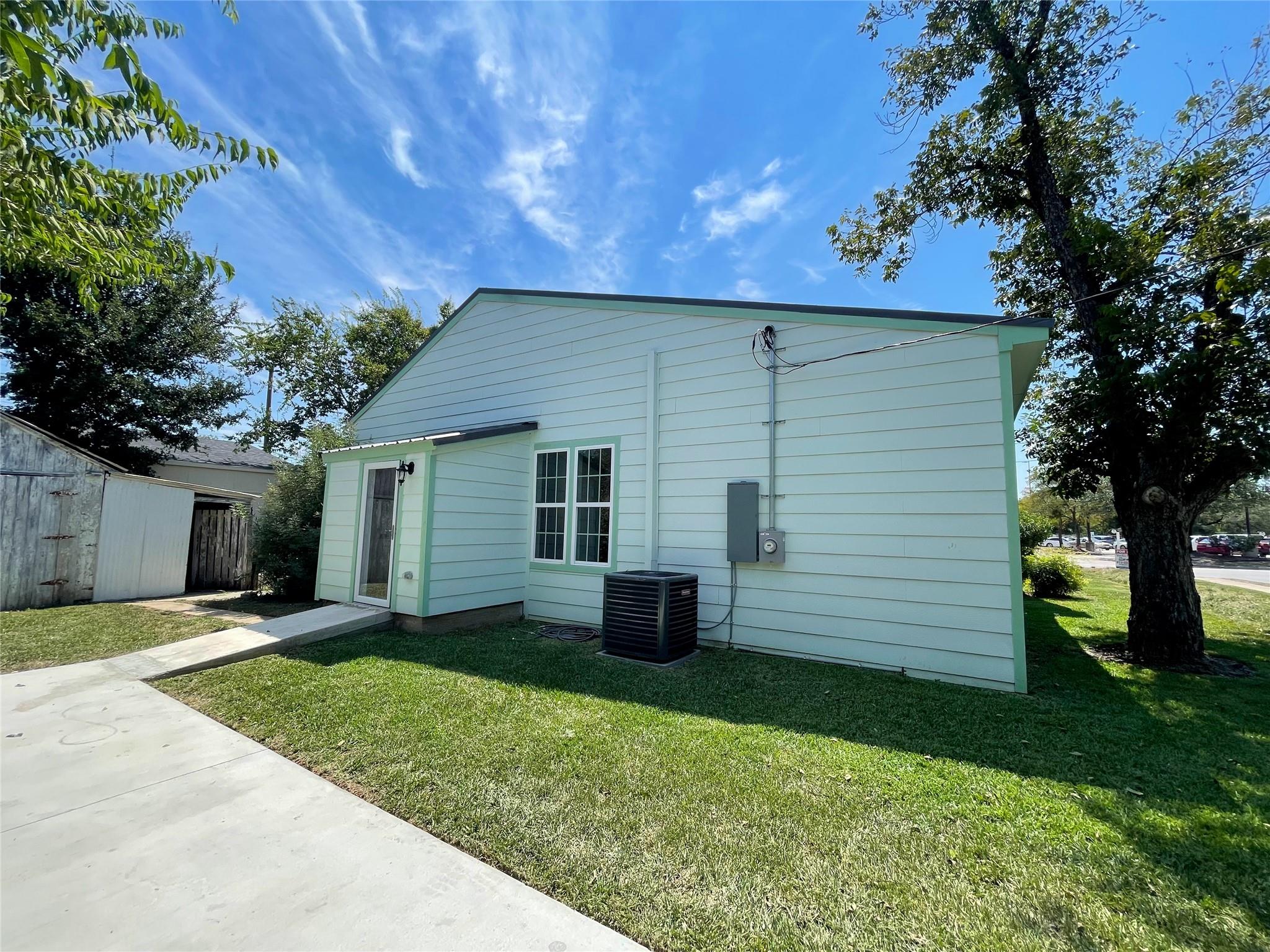 201 E 6th St, Lampasas, TX 76550