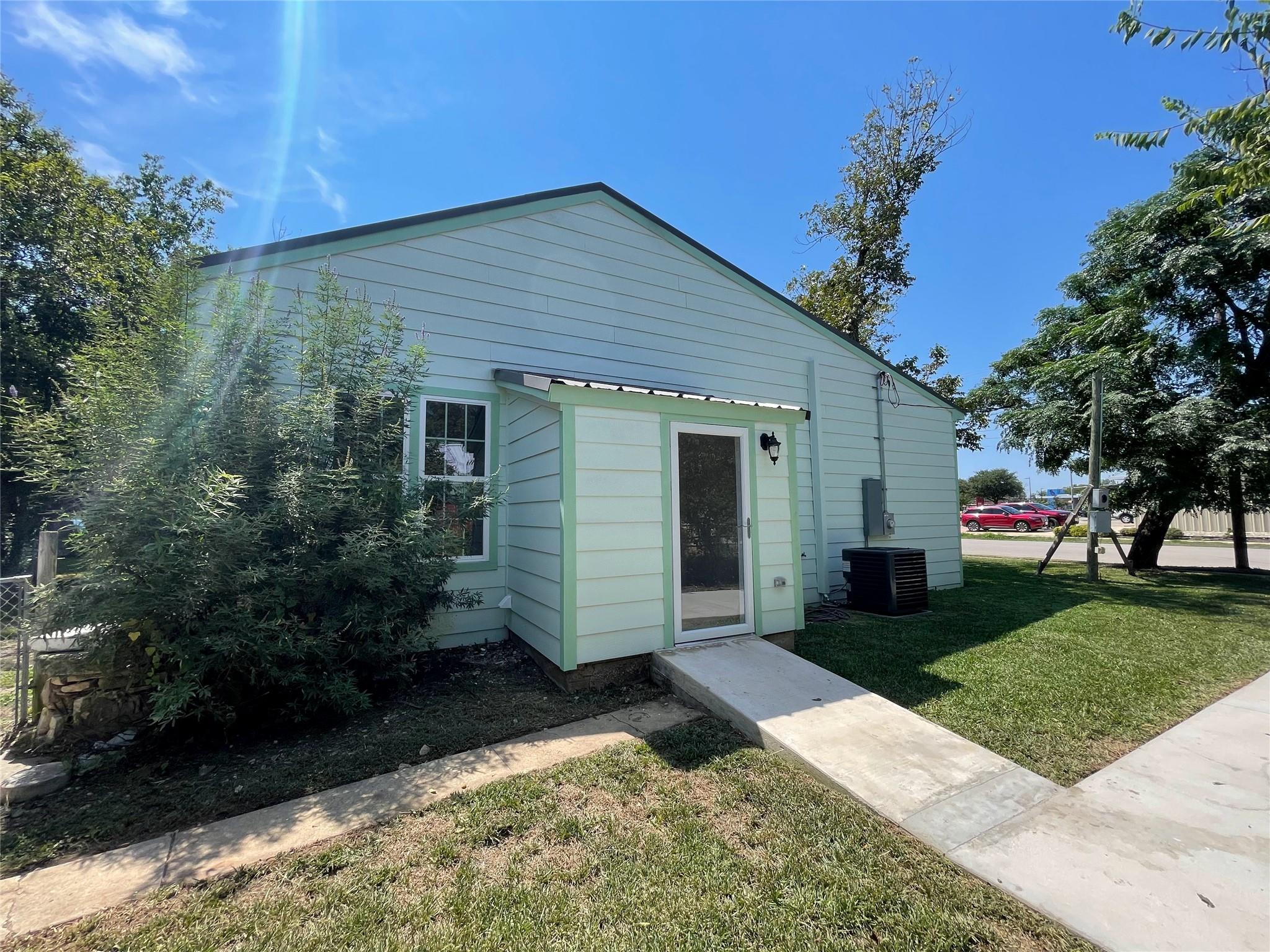 201 E 6th St, Lampasas, TX 76550