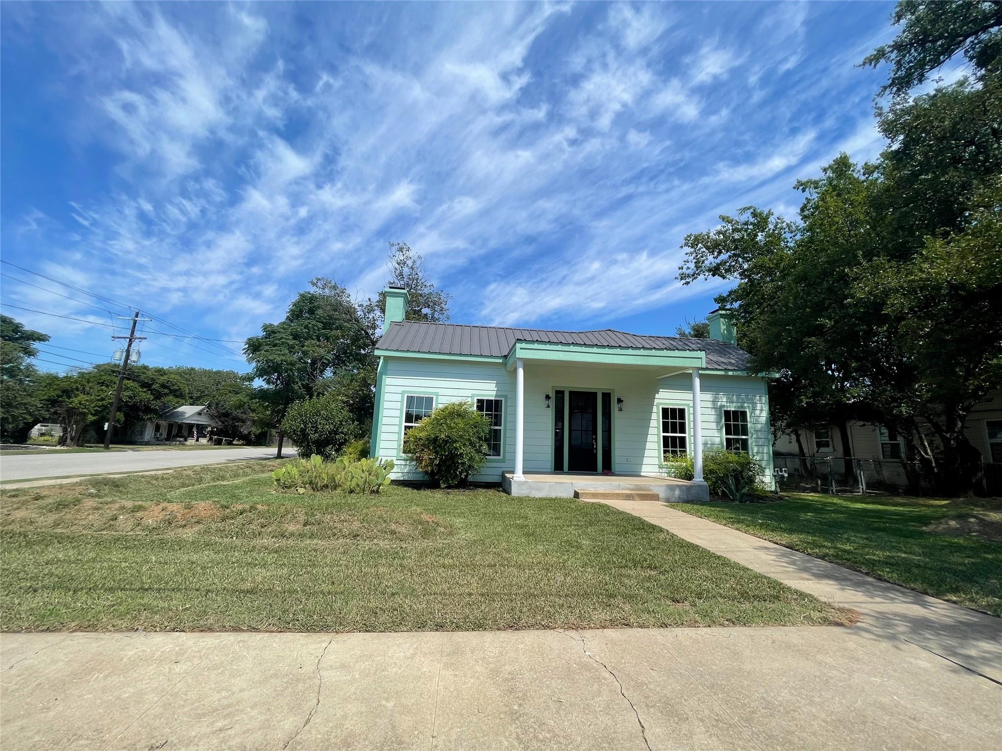 201 E 6th St, Lampasas, TX 76550