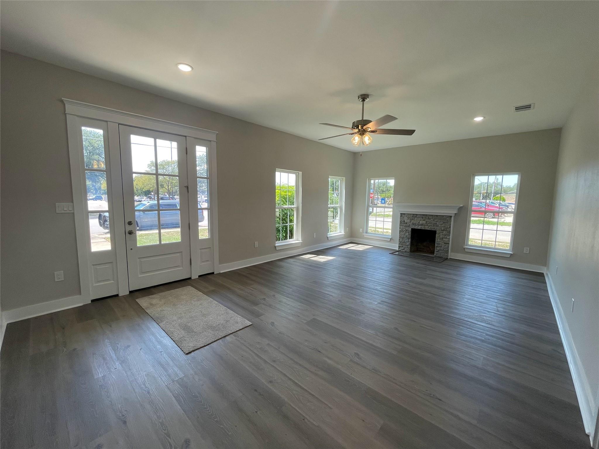 201 E 6th St, Lampasas, TX 76550