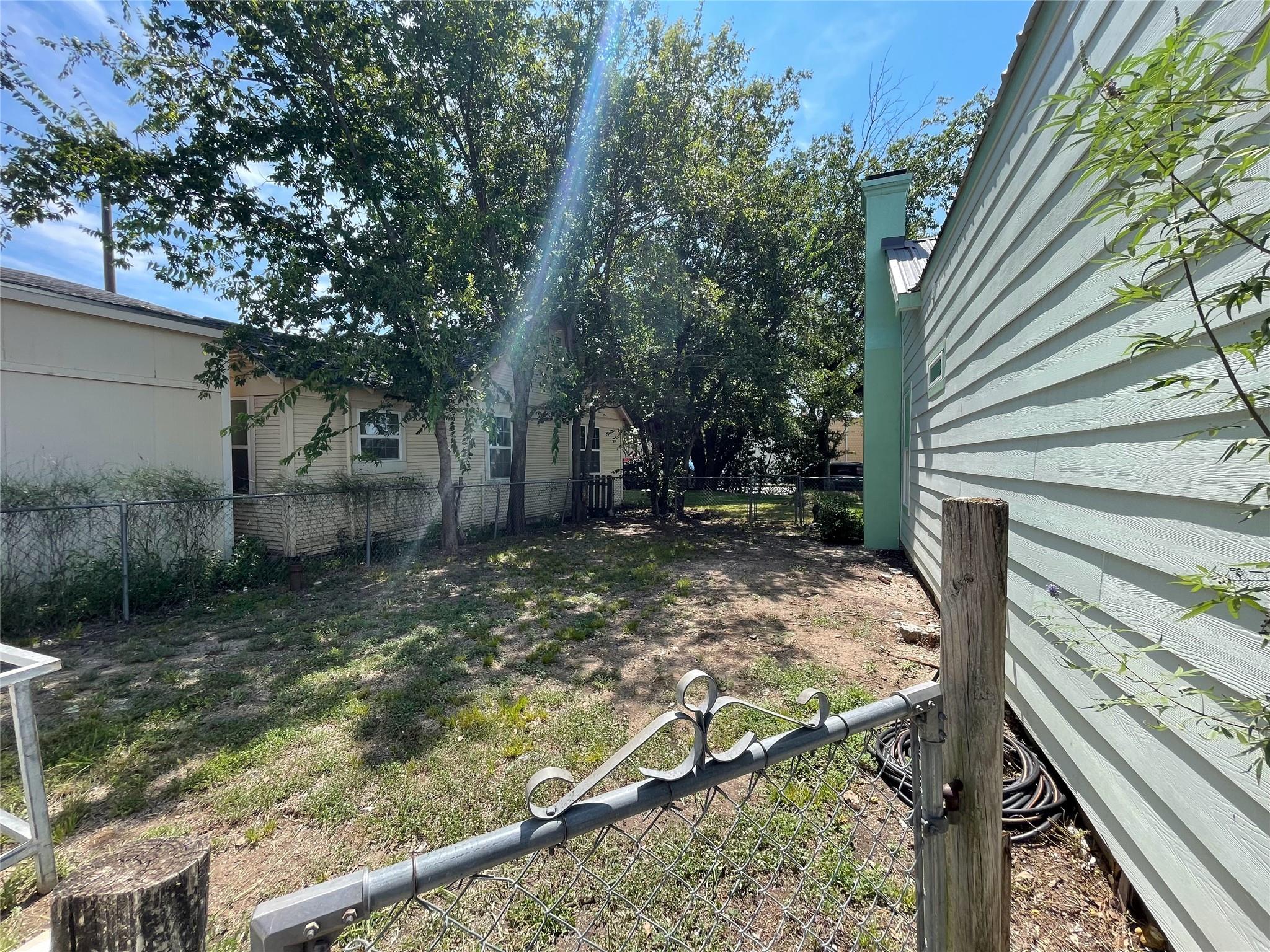 201 E 6th St, Lampasas, TX 76550