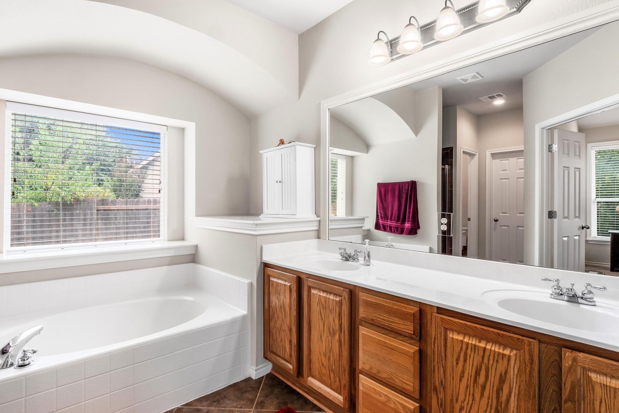 722 Tom Kite Dr, Round Rock, TX 78664