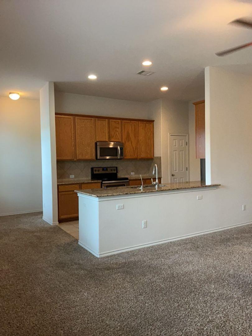 2105 Town Centre Dr # 28, Round Rock, TX 78664