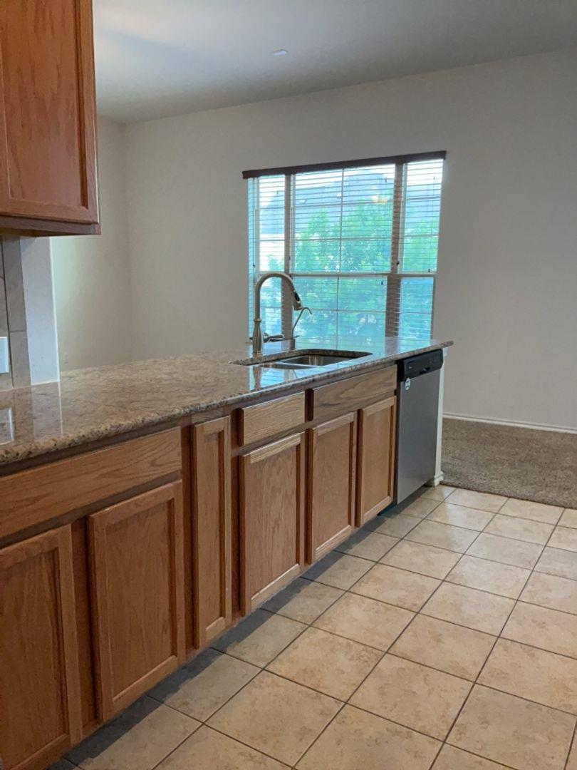 2105 Town Centre Dr # 28, Round Rock, TX 78664