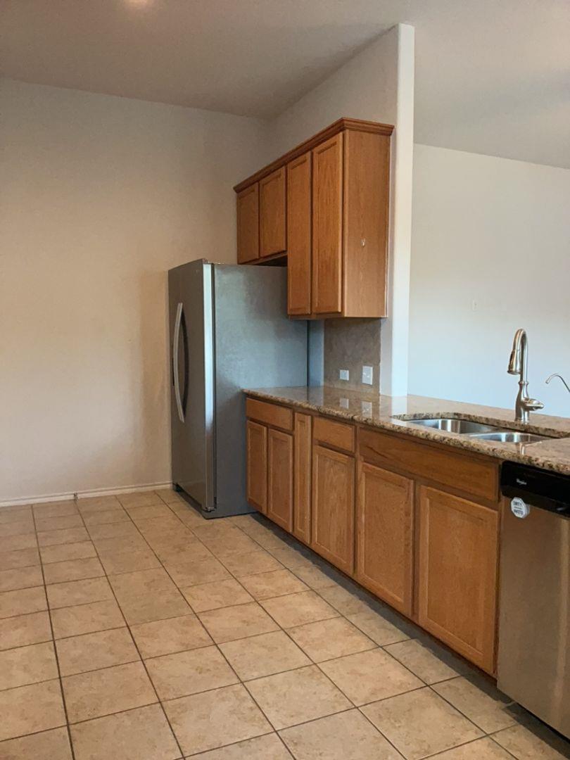 2105 Town Centre Dr # 28, Round Rock, TX 78664