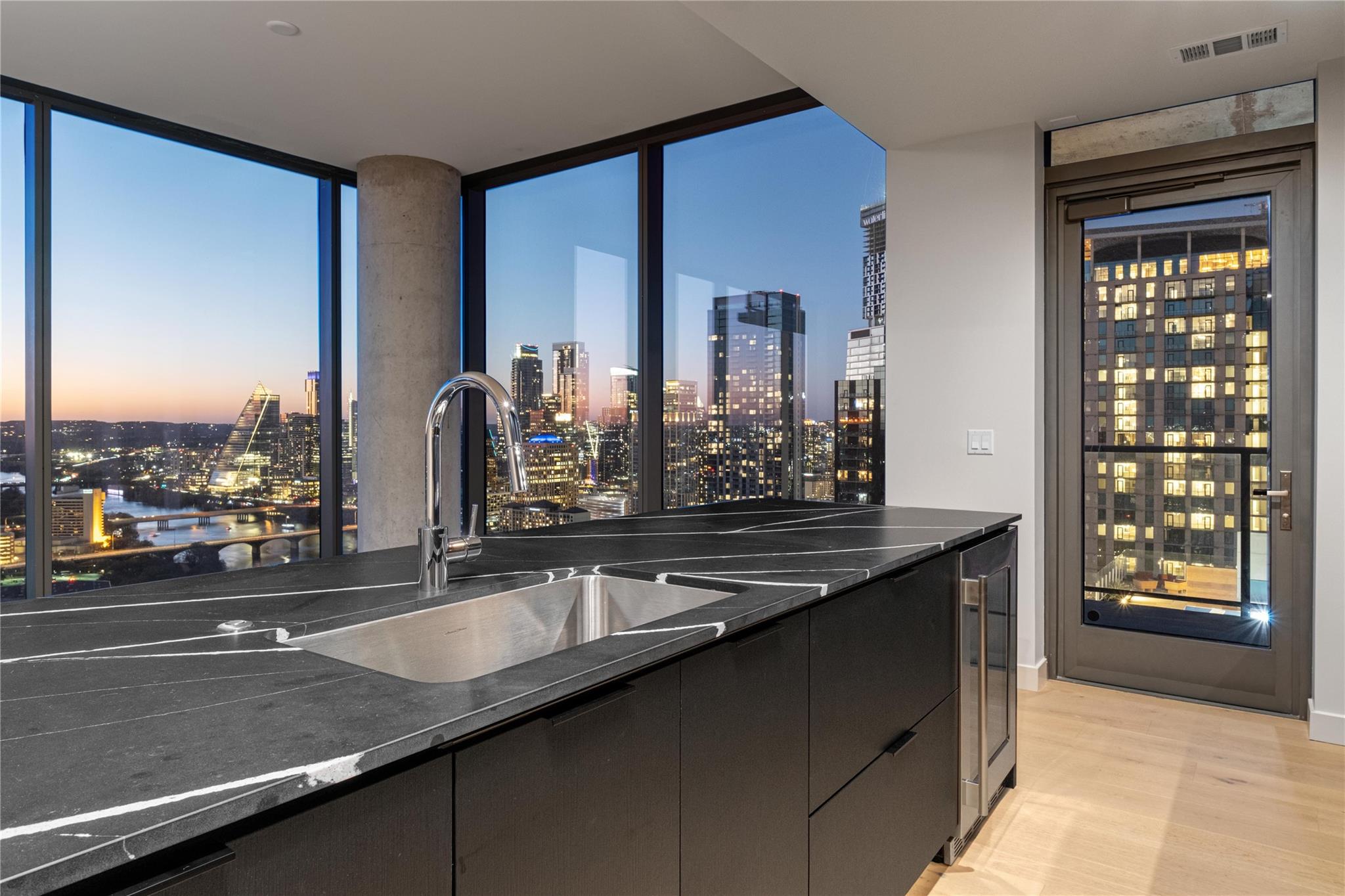 44 East Ave # 3203, Austin, TX 78701