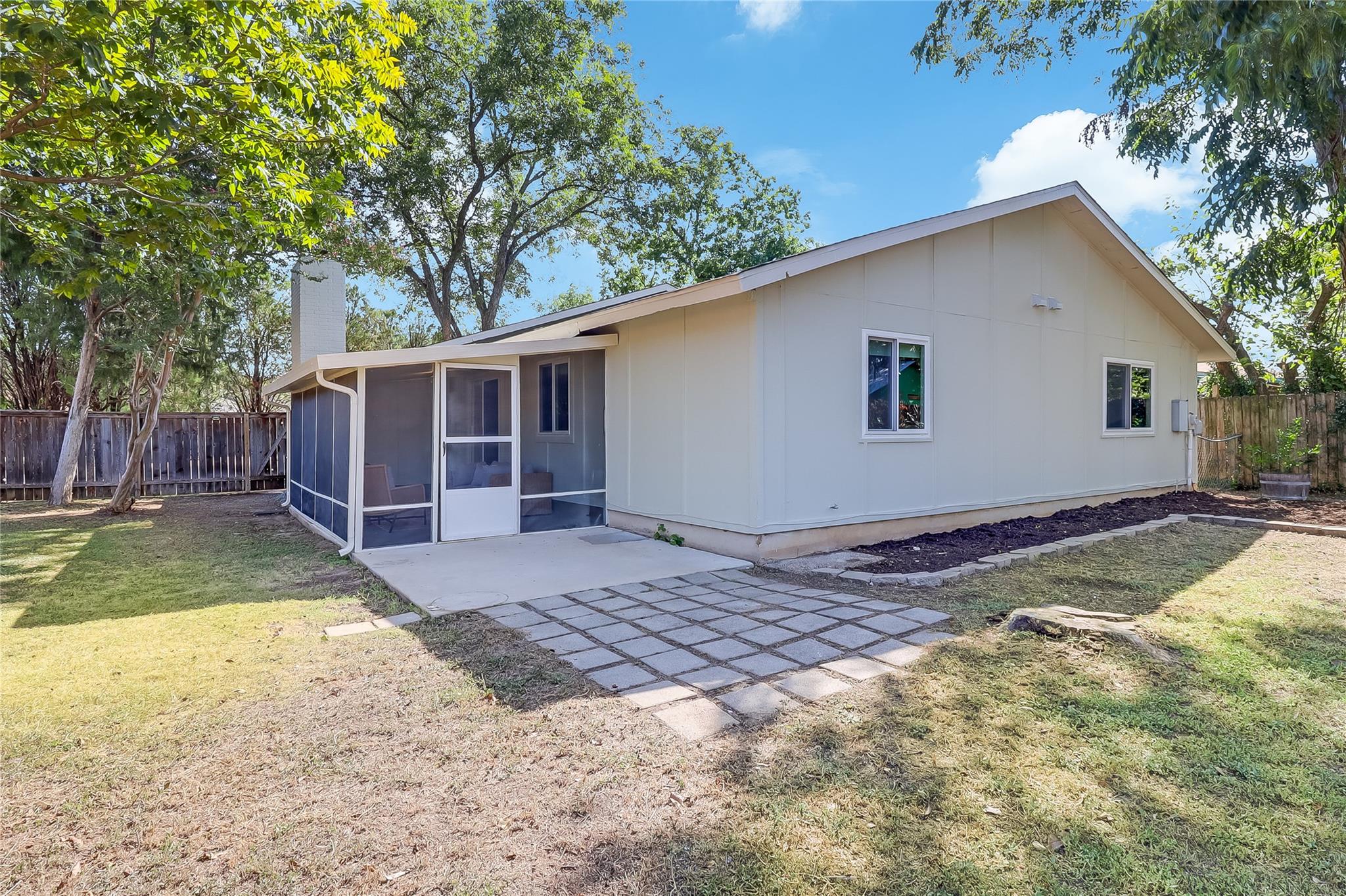 7717 Croftwood Dr, Austin, TX 78749