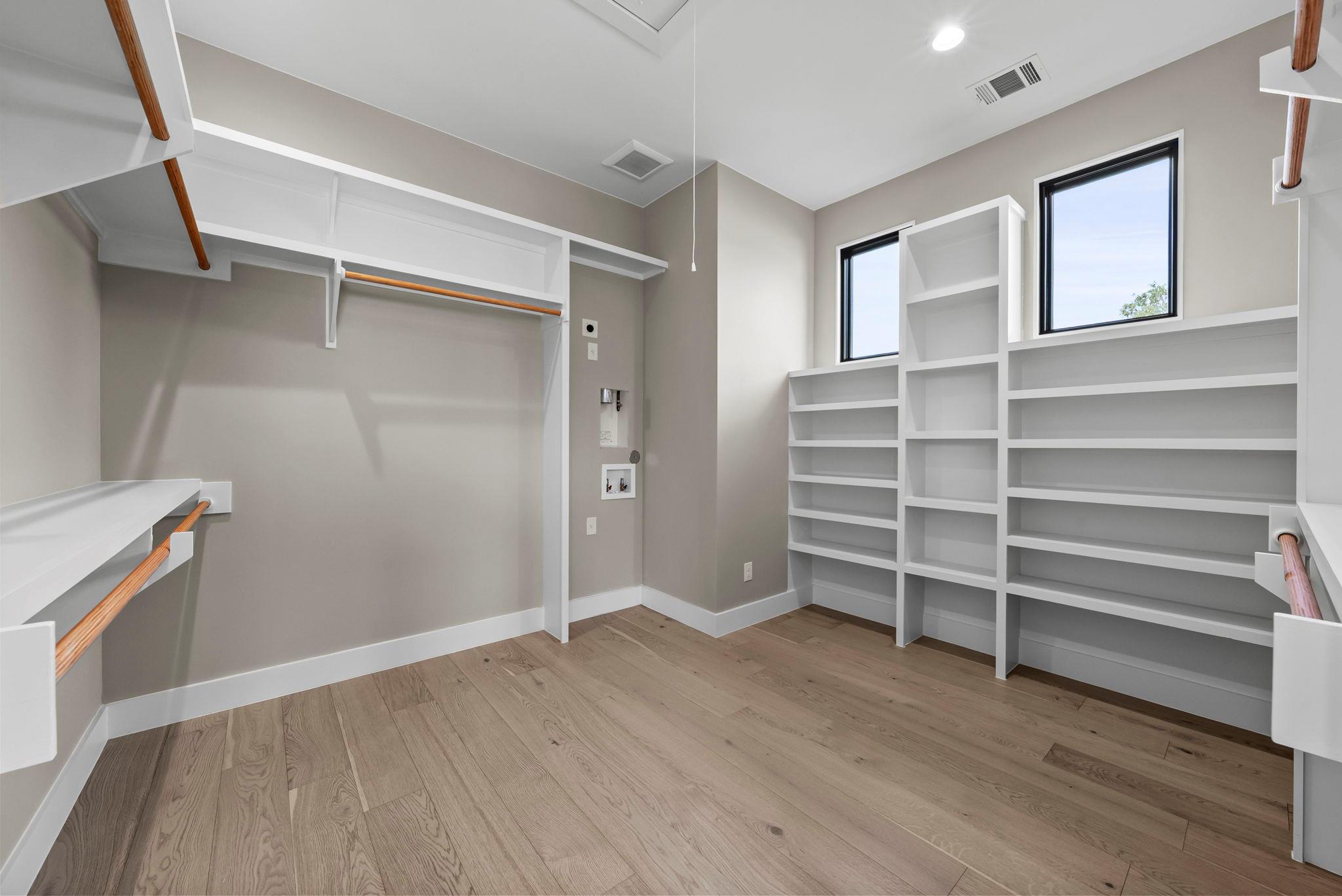 1419 Likeness Rd, Spicewood, TX 78669