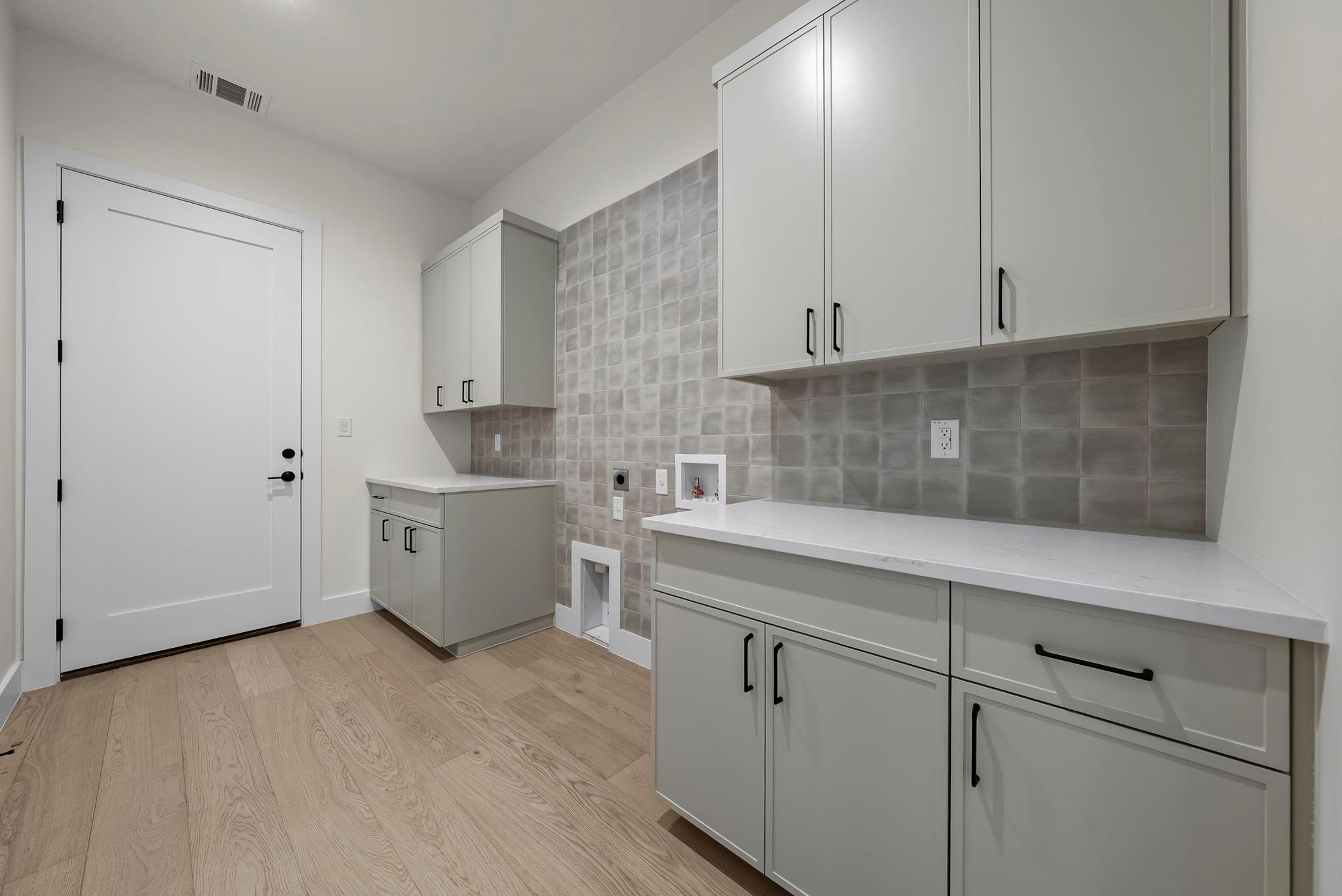 1419 Likeness Rd, Spicewood, TX 78669