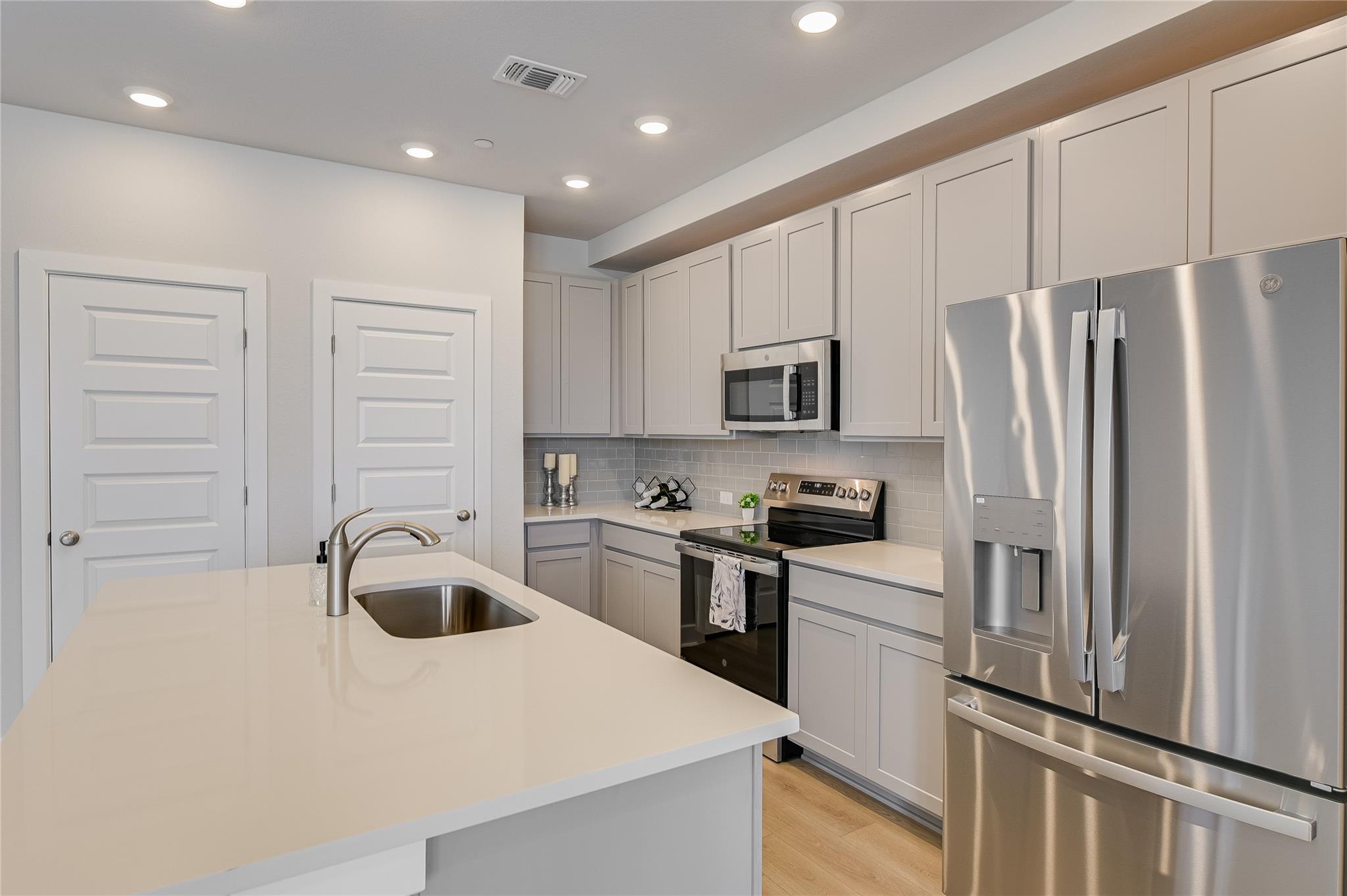 529 Emory Crossing Blvd, Hutto, TX 78634