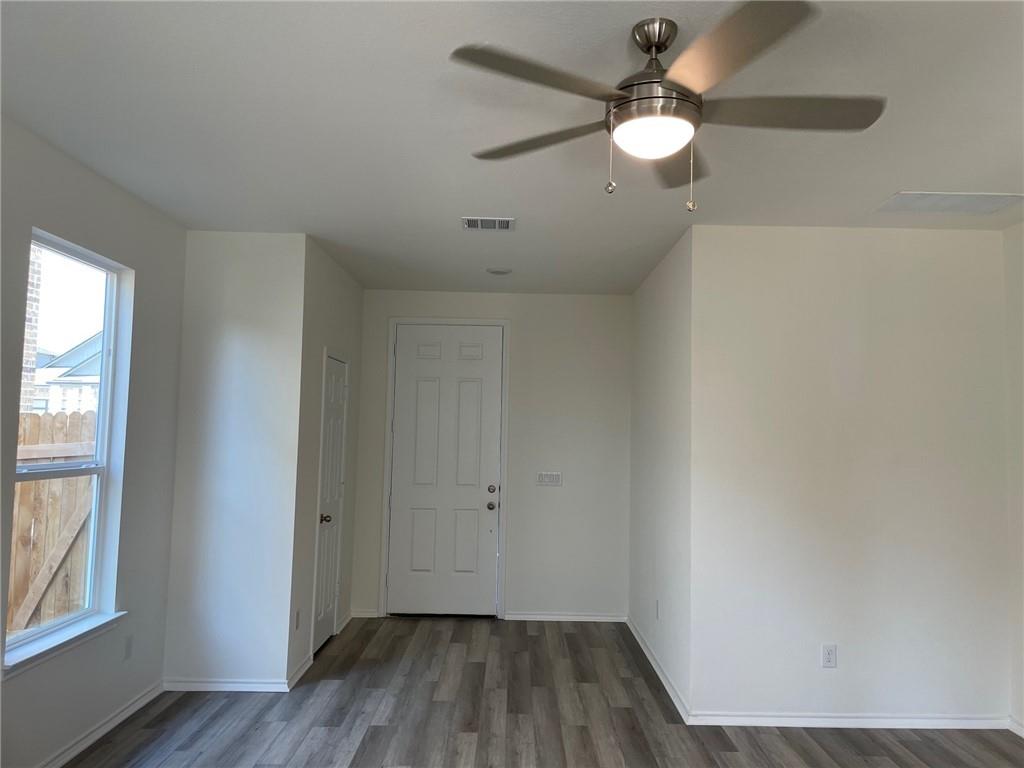 6421 Wagon Spring St, Del Valle, TX 78617