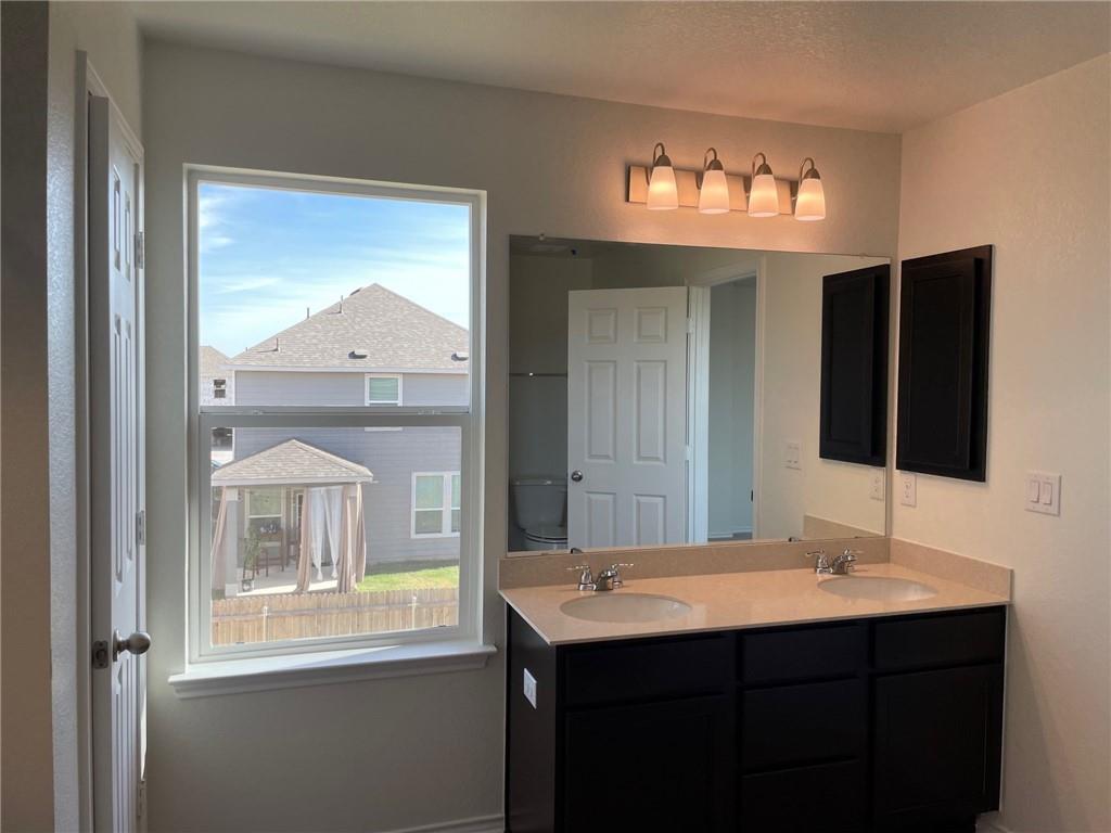 6421 Wagon Spring St, Del Valle, TX 78617