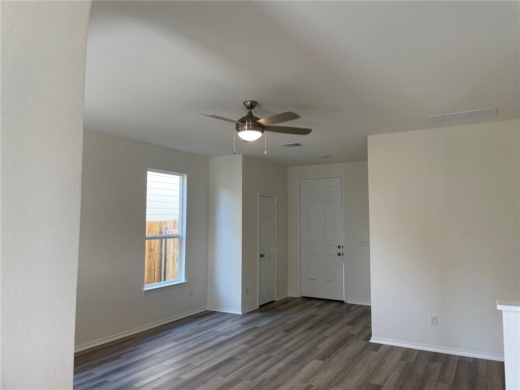 6421 Wagon Spring St, Del Valle, TX 78617