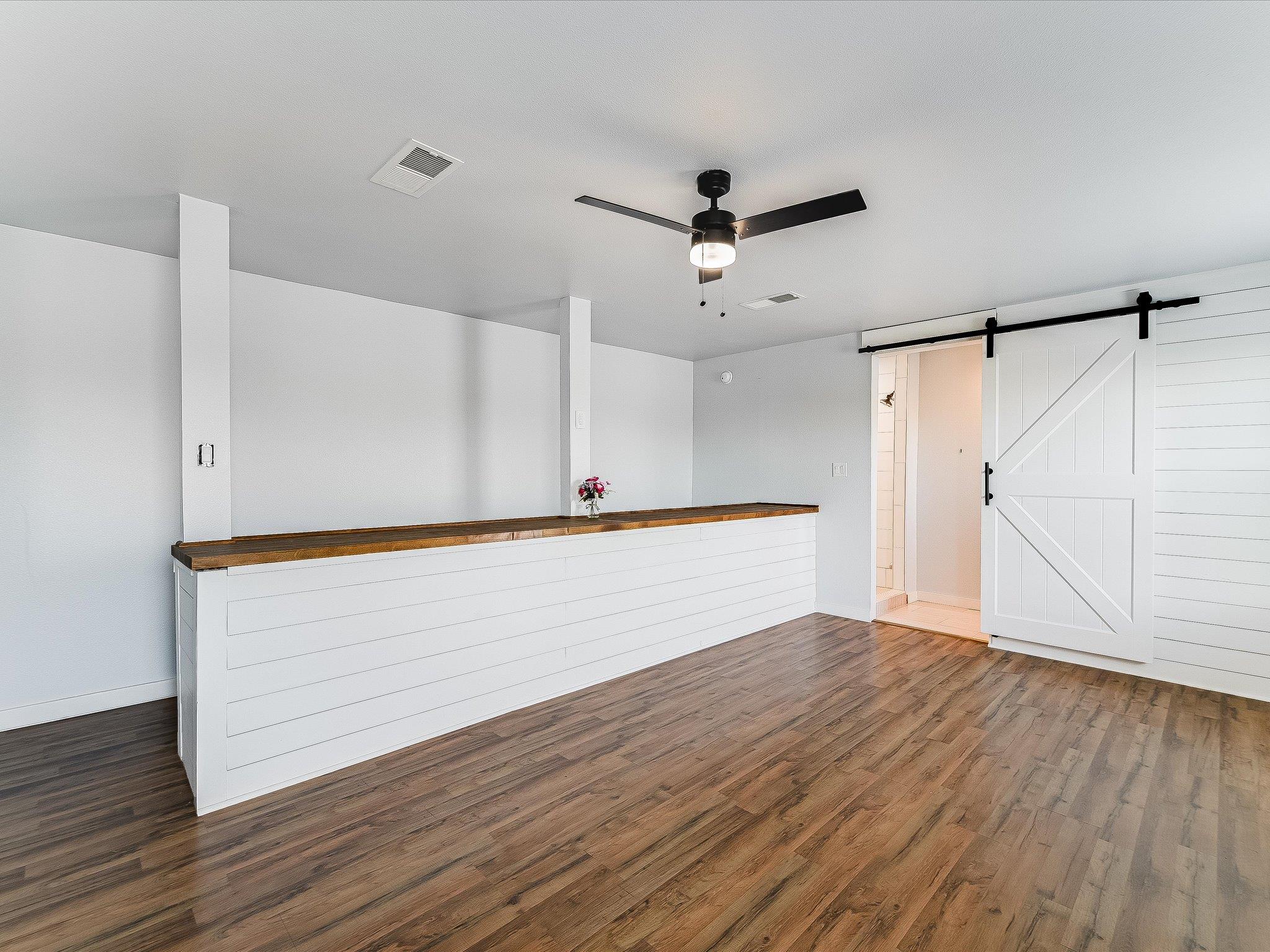 155 Travis Ln, Spicewood, TX 78669