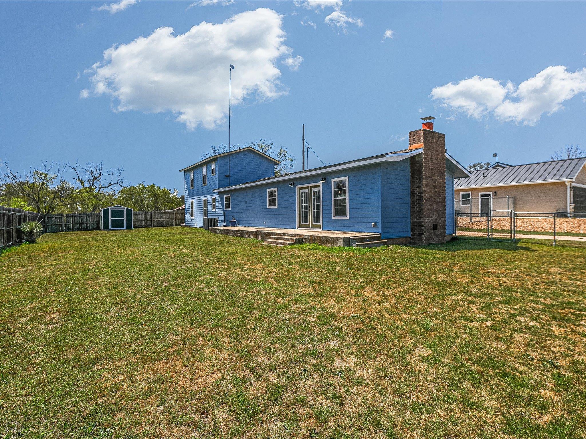 155 Travis Ln, Spicewood, TX 78669