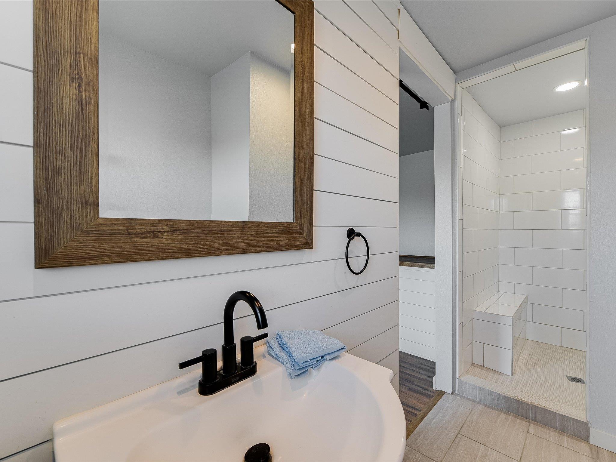 155 Travis Ln, Spicewood, TX 78669