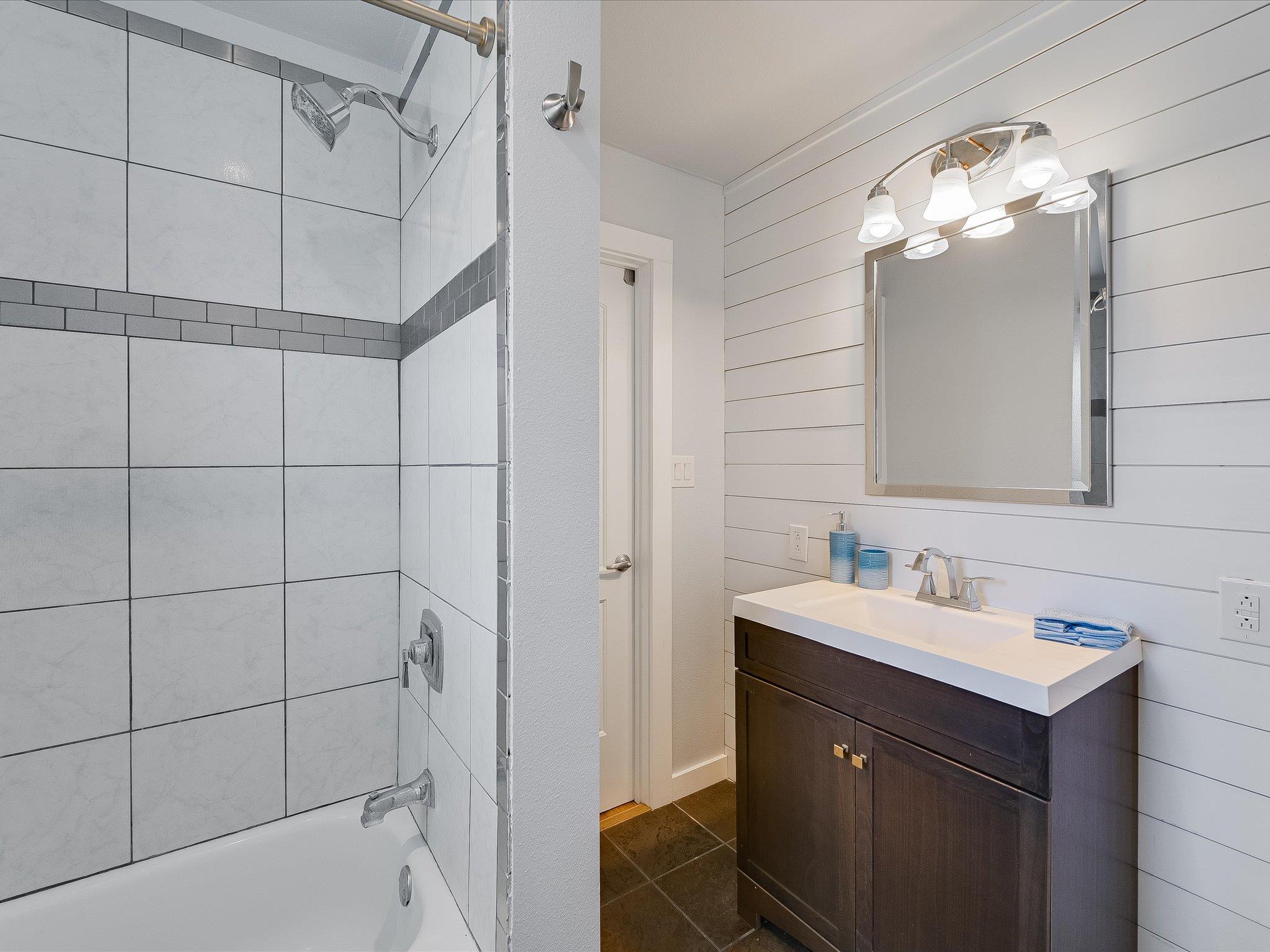 155 Travis Ln, Spicewood, TX 78669