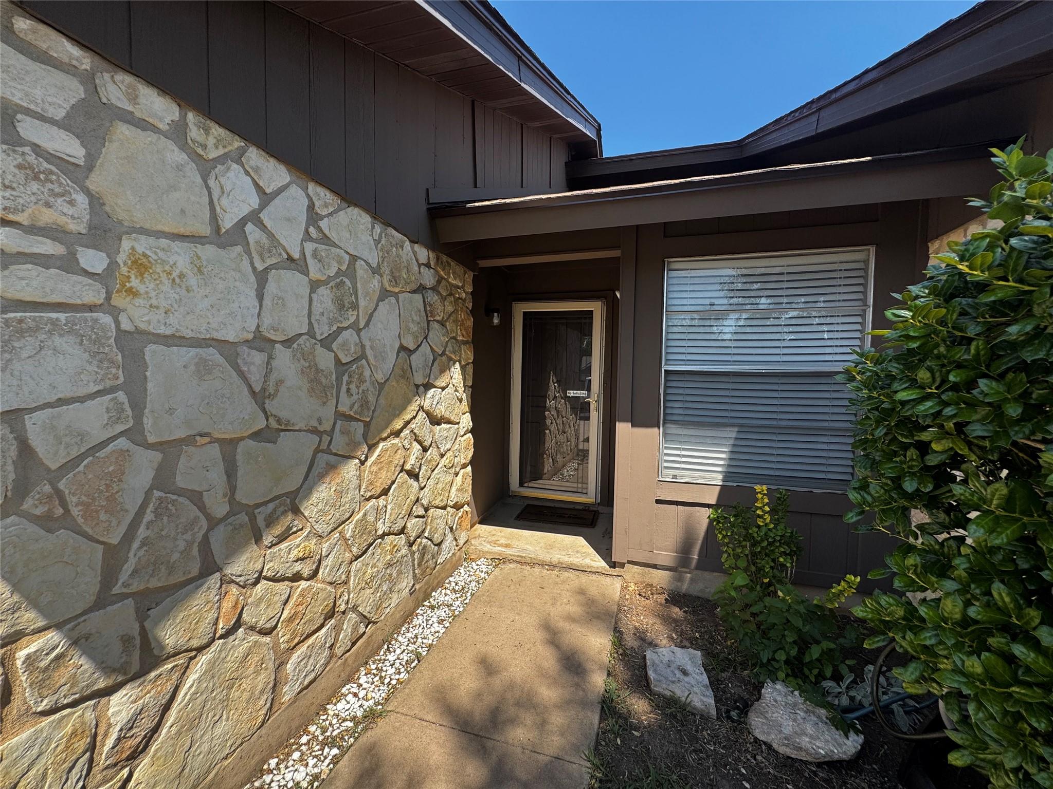 407 Hillside Dr, Round Rock, TX 78681