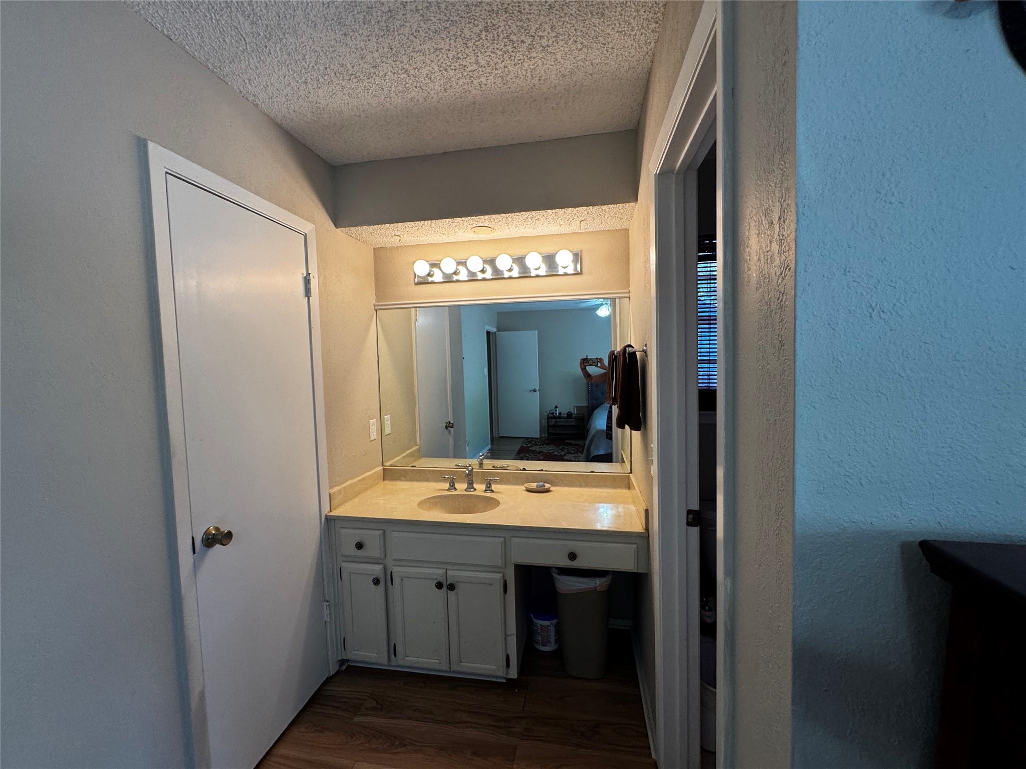 407 Hillside Dr, Round Rock, TX 78681