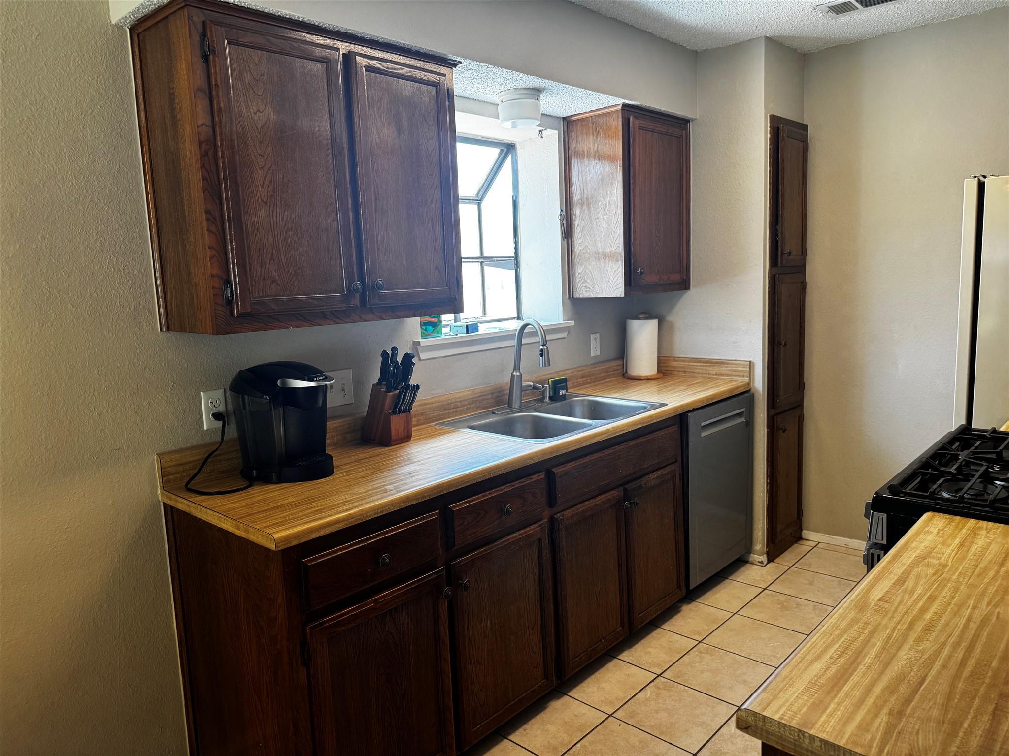 407 Hillside Dr, Round Rock, TX 78681