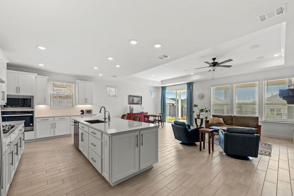 279 Fish Trap Rd, Dripping Springs, TX 78620