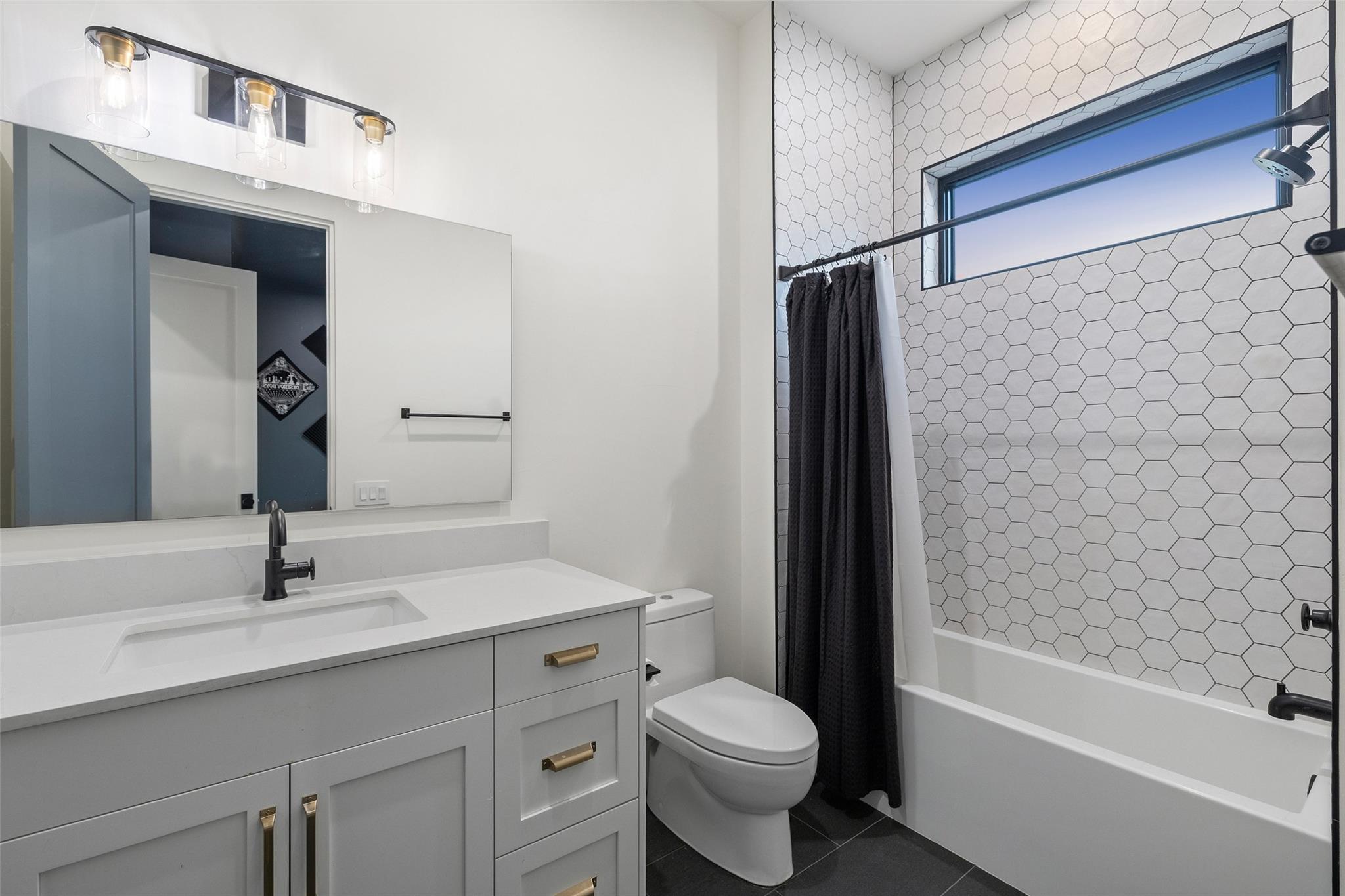 5805 Twin Peaks Trce, Austin, TX 78738