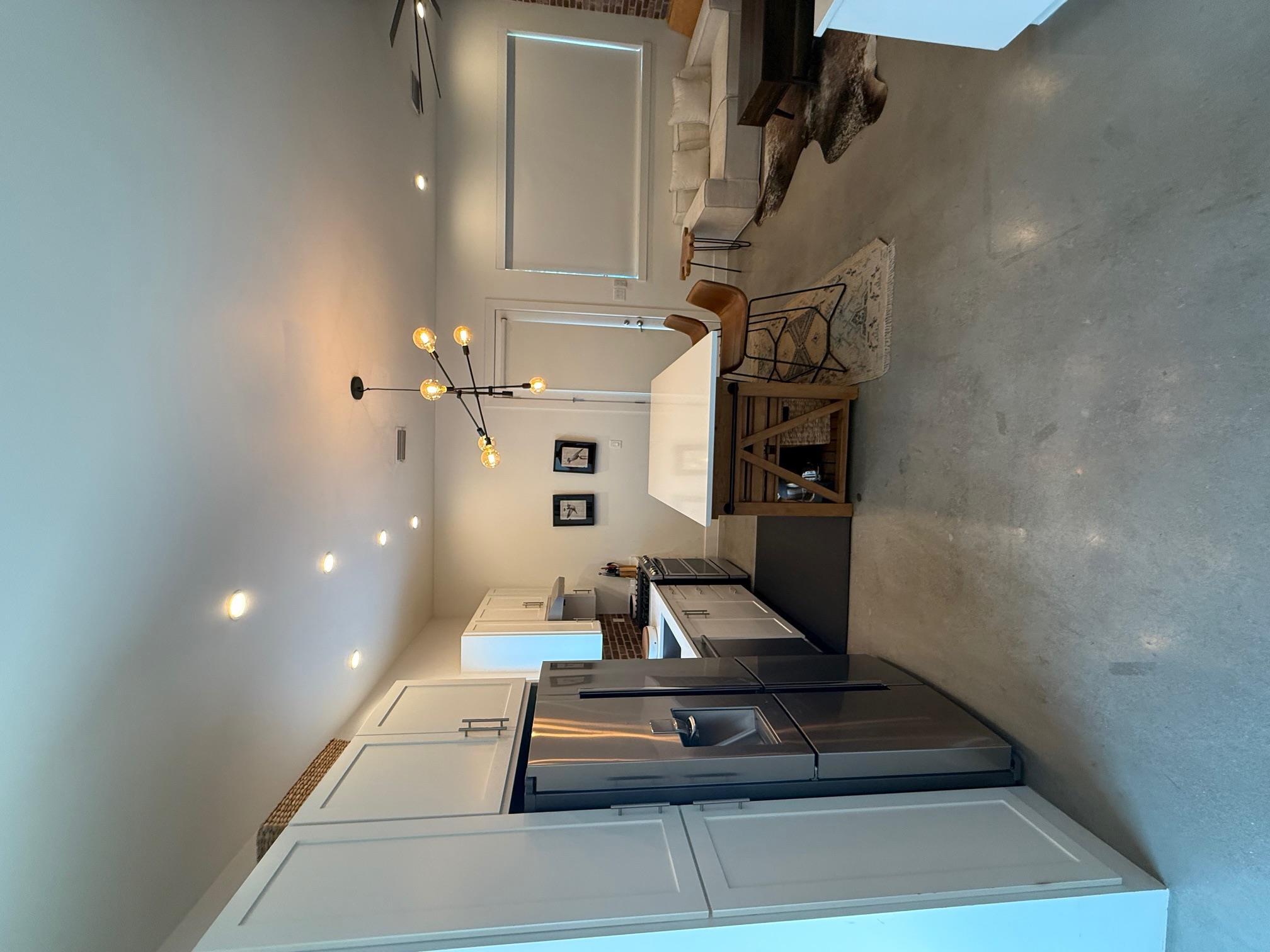 905 W Johanna St # B, Austin, TX 78704