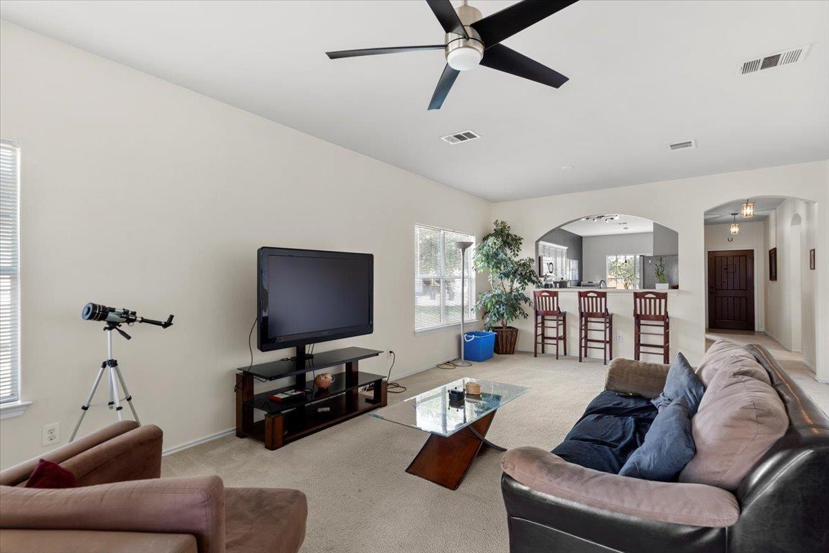 112 Flinn St, Hutto, TX 78634