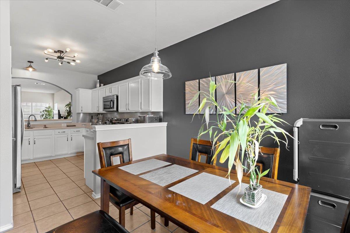 112 Flinn St, Hutto, TX 78634