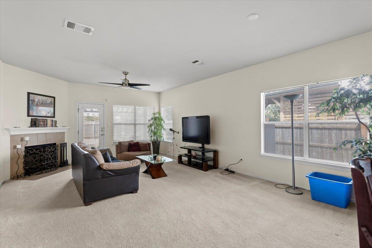 112 Flinn St, Hutto, TX 78634