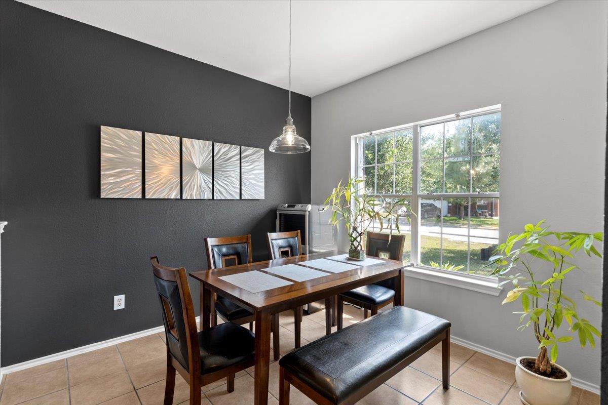 112 Flinn St, Hutto, TX 78634