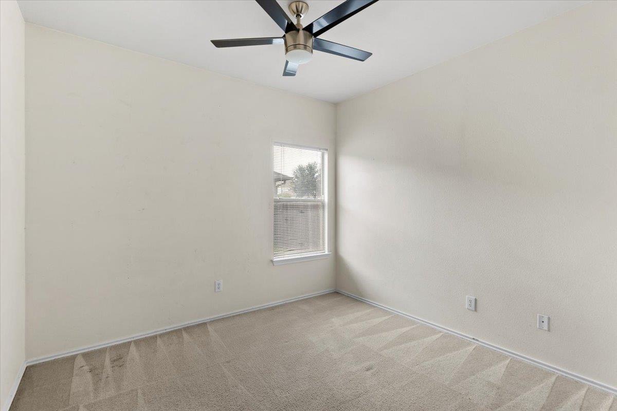 112 Flinn St, Hutto, TX 78634