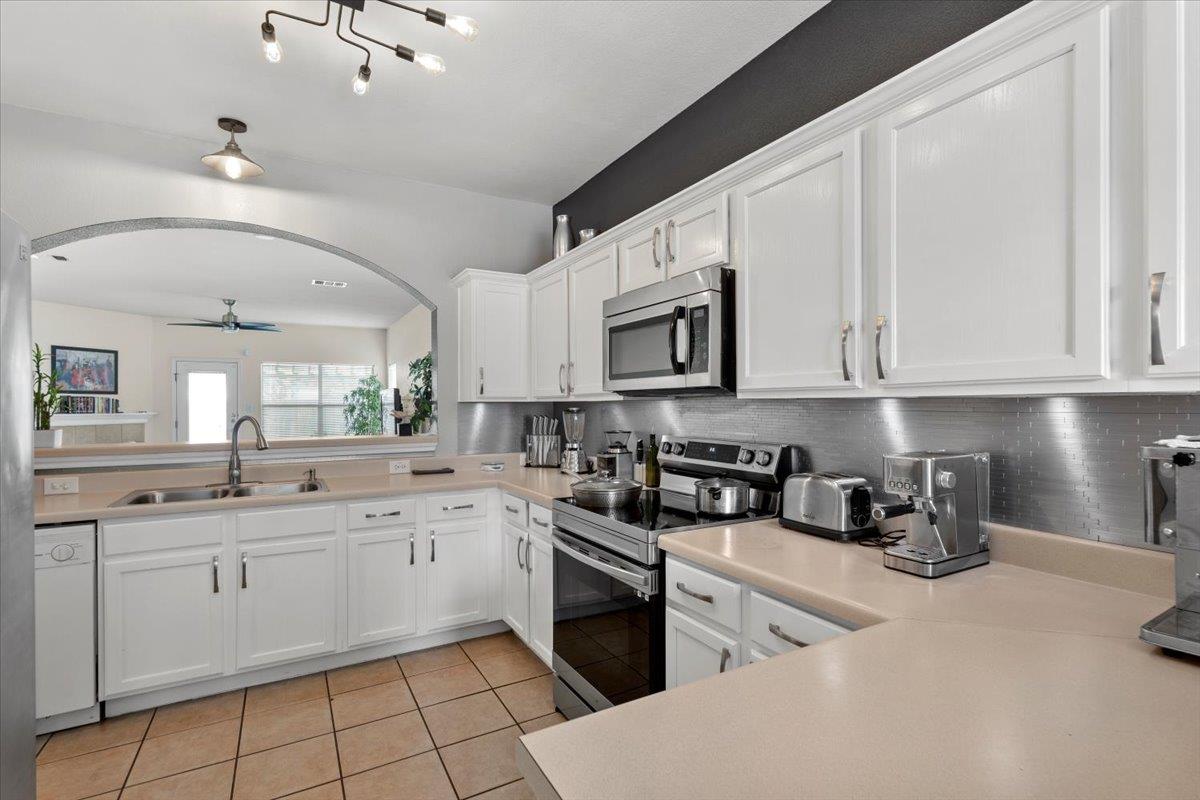 112 Flinn St, Hutto, TX 78634