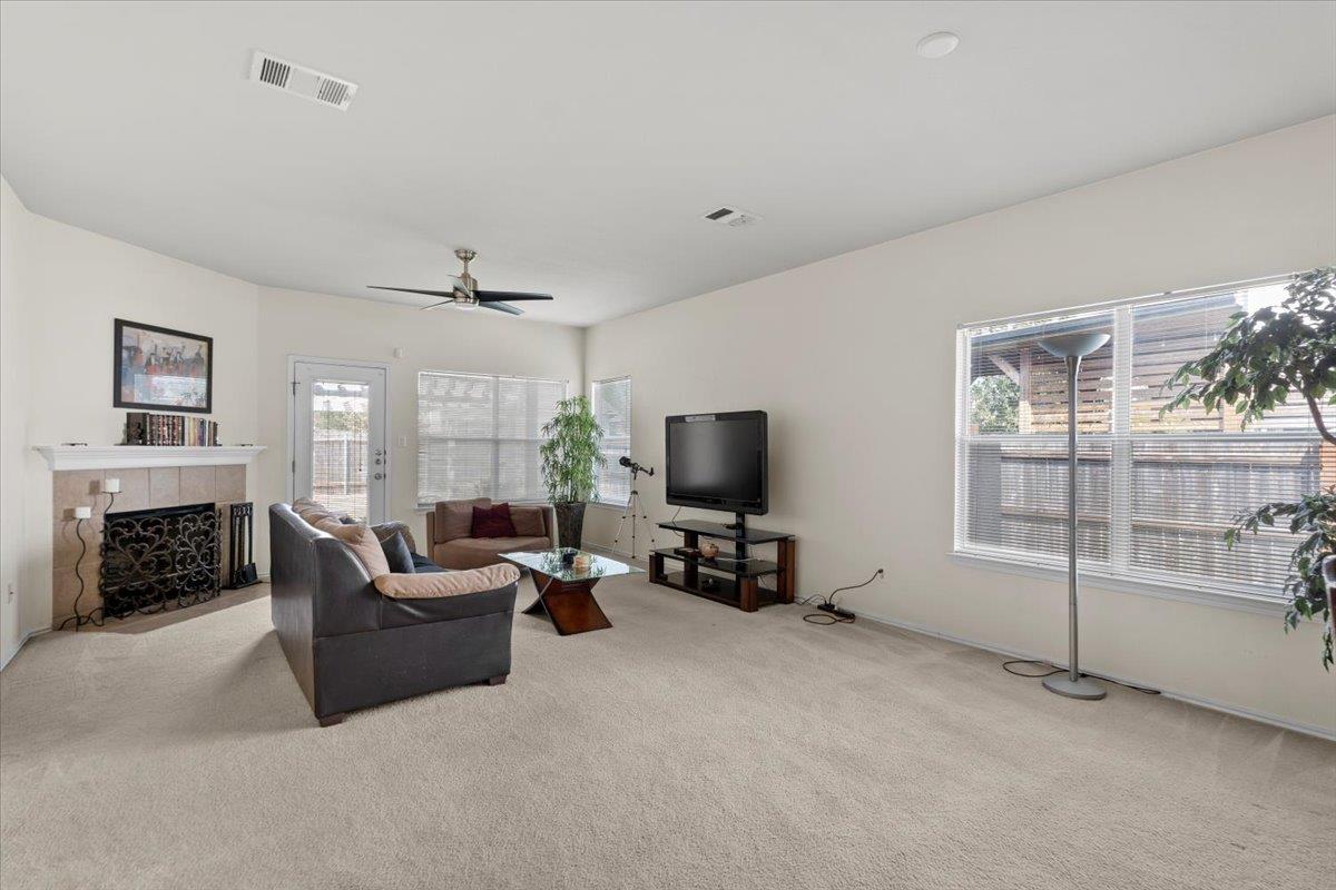 112 Flinn St, Hutto, TX 78634