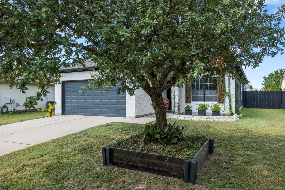 112 Flinn St, Hutto, TX 78634