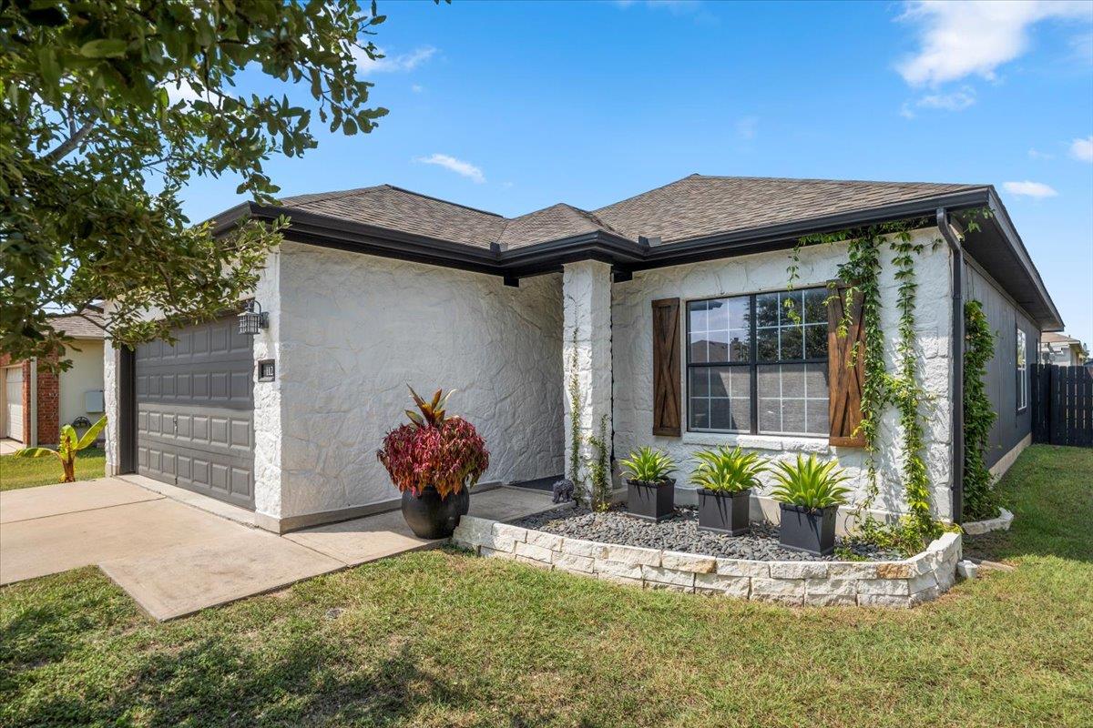 112 Flinn St, Hutto, TX 78634
