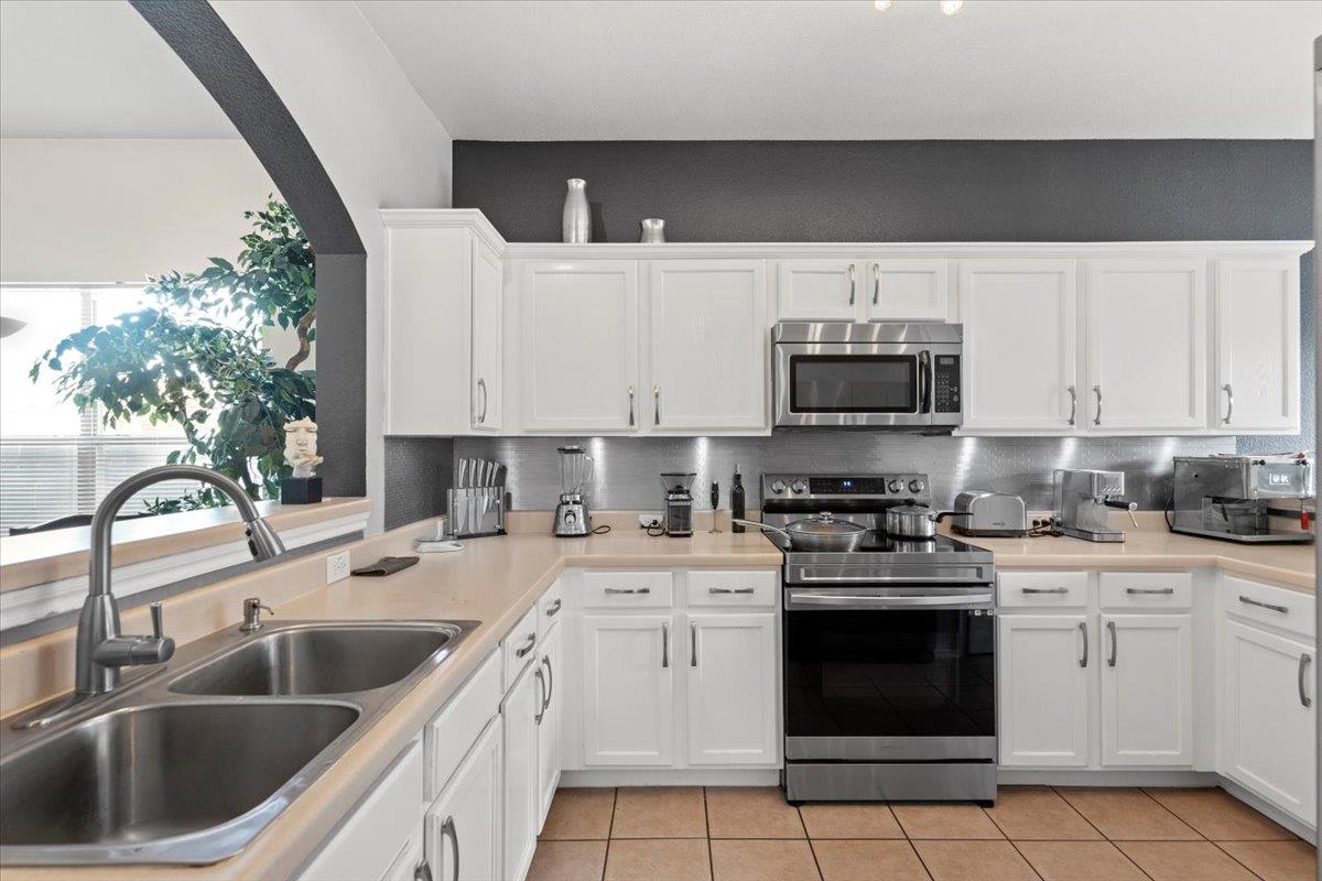 112 Flinn St, Hutto, TX 78634