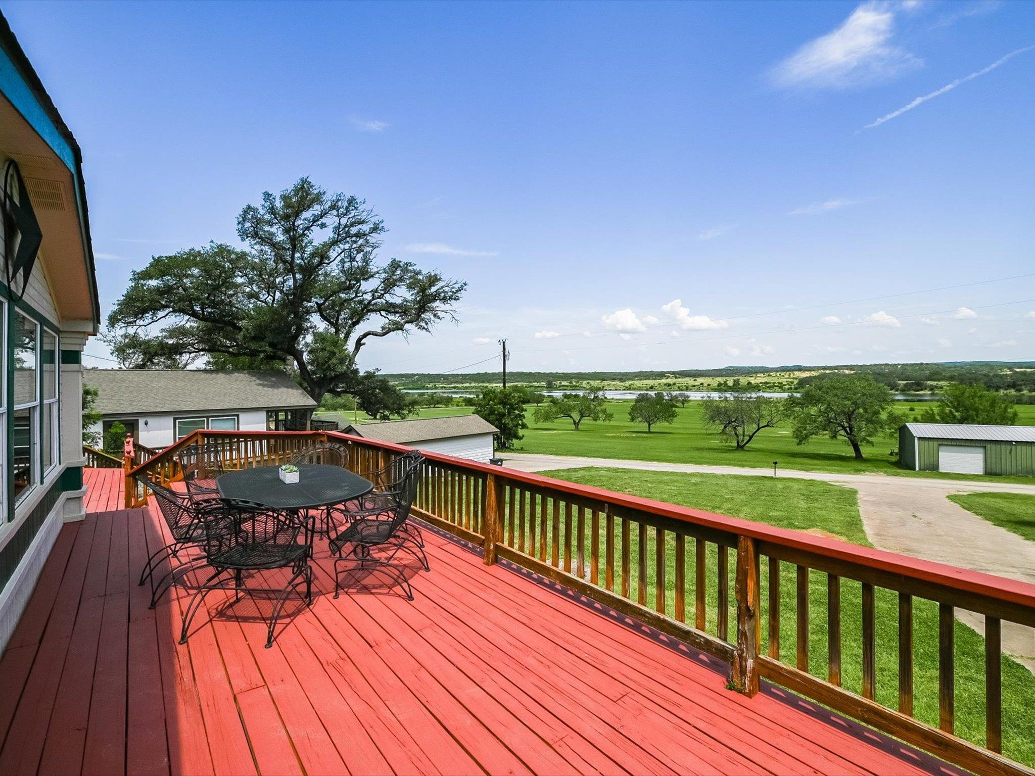 223 Golf Course Dr, Spicewood, TX 78669