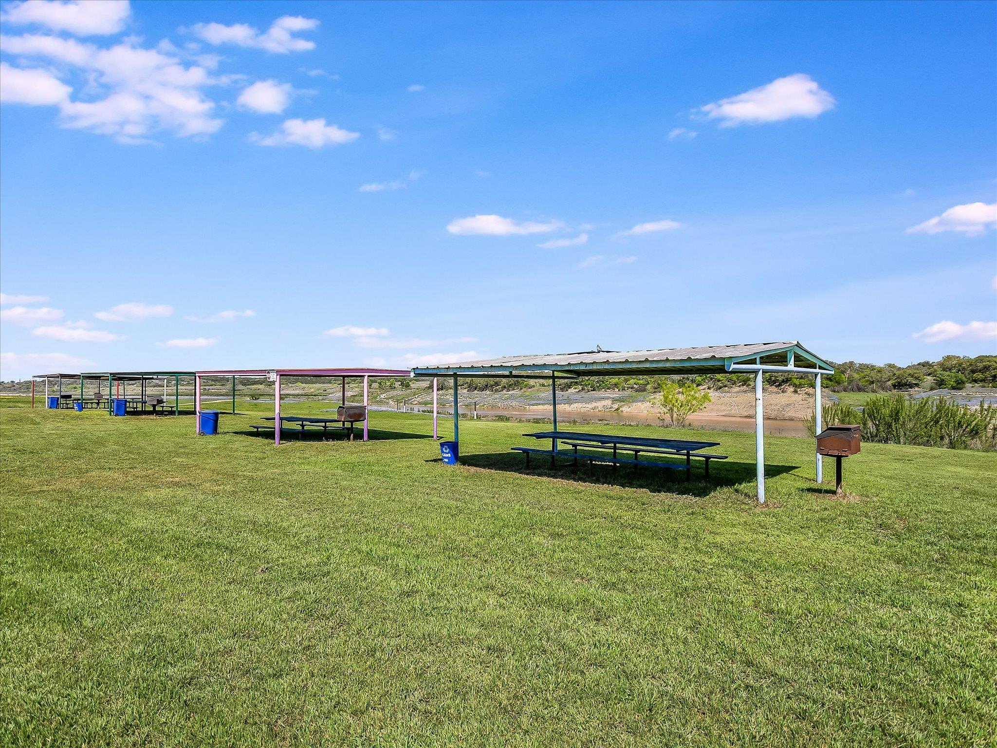 223 Golf Course Dr, Spicewood, TX 78669