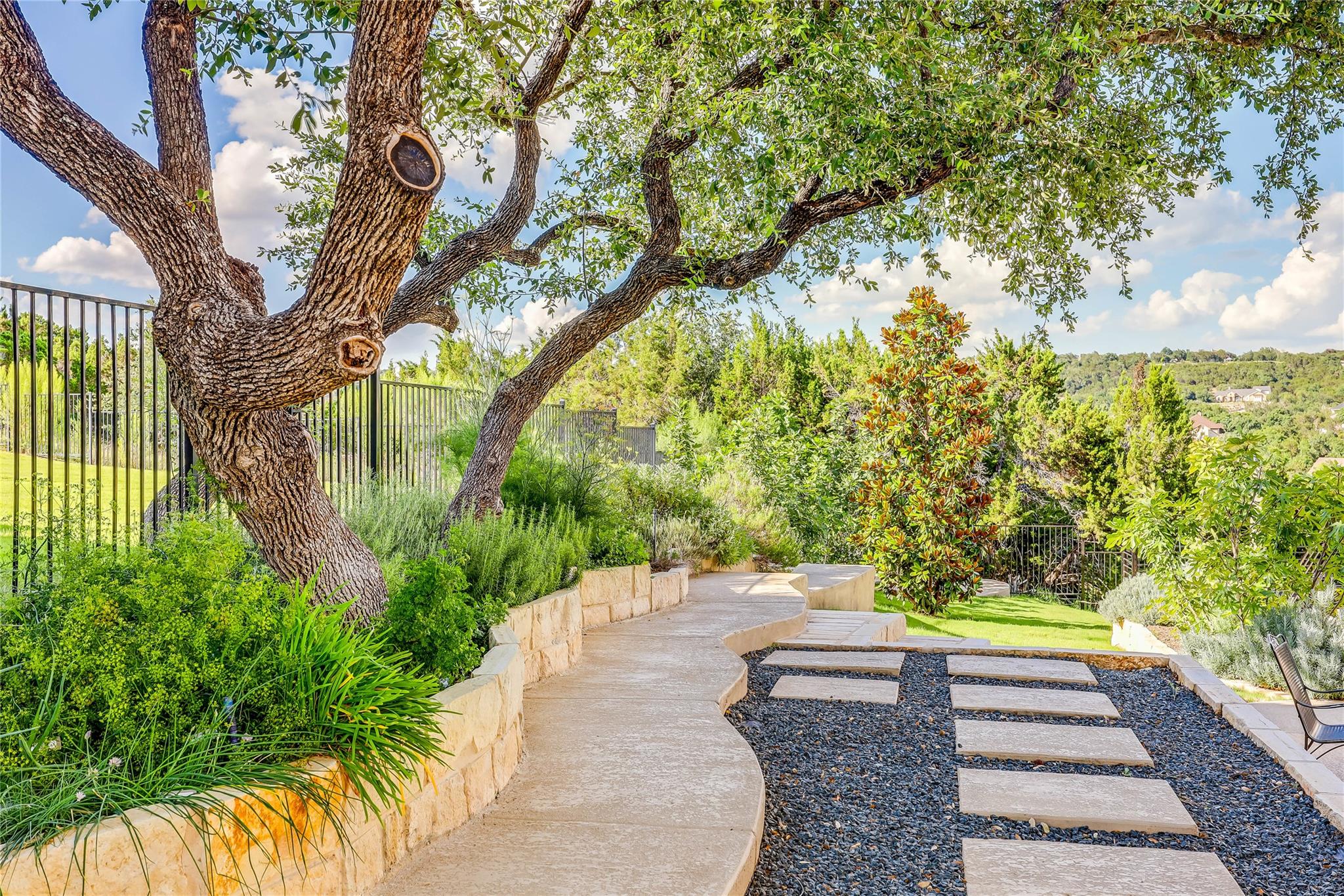 2212 Normandy Vw, Leander, TX 78641