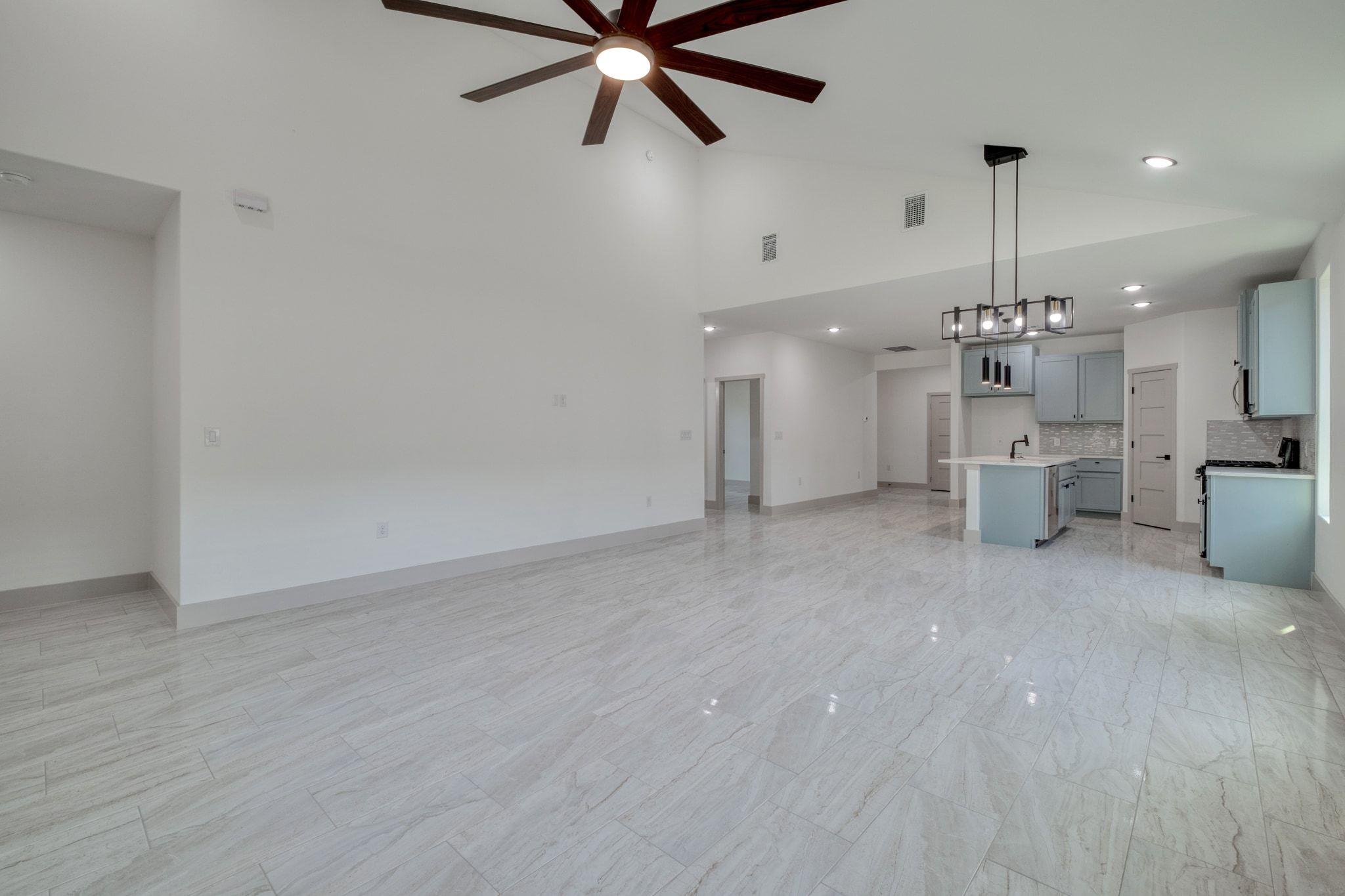 202 Washington St, Elgin, TX 78621