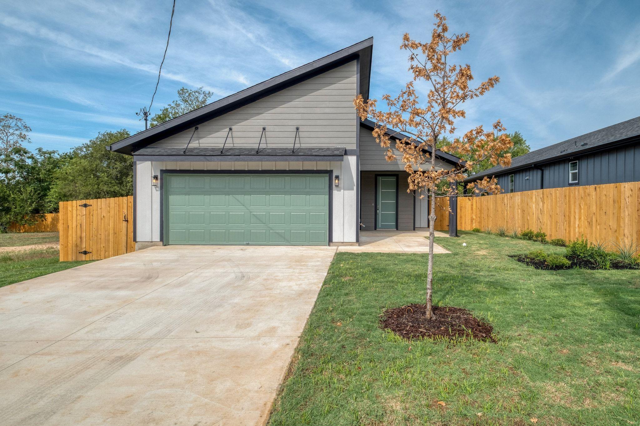 204 Washington St, Elgin, TX 78621