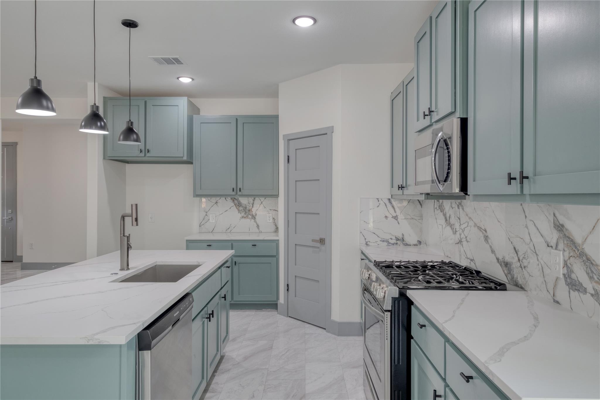 204 Washington St, Elgin, TX 78621