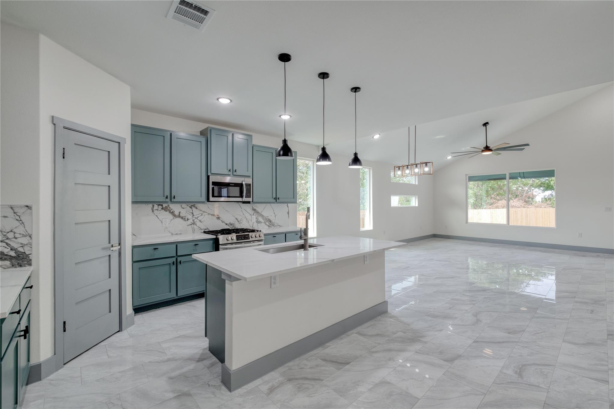 204 Washington St, Elgin, TX 78621