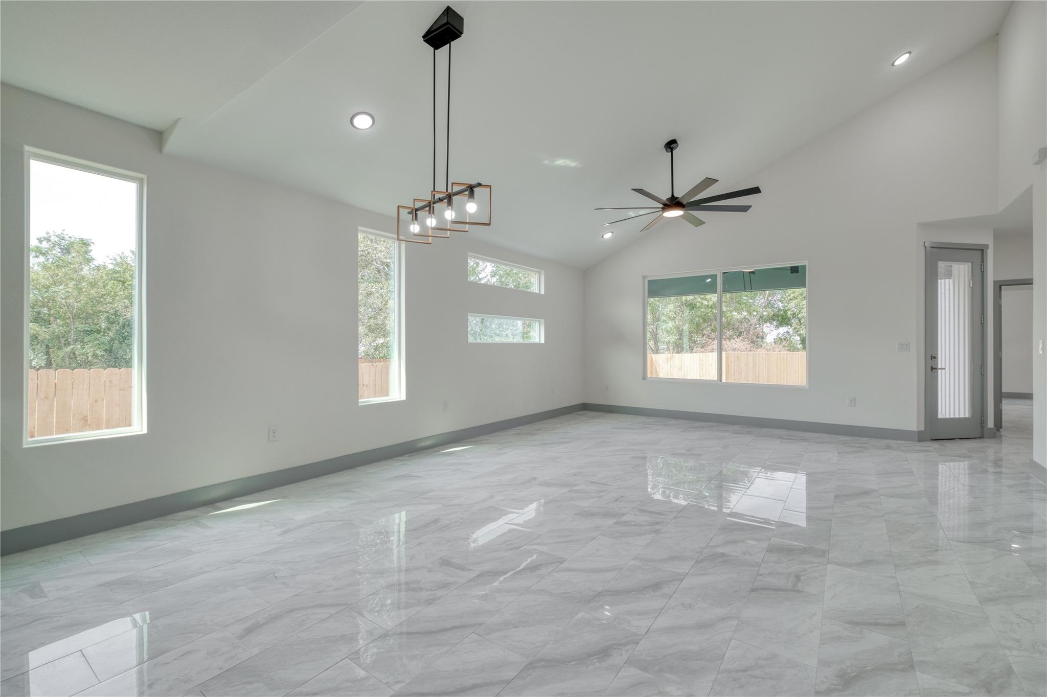 204 Washington St, Elgin, TX 78621