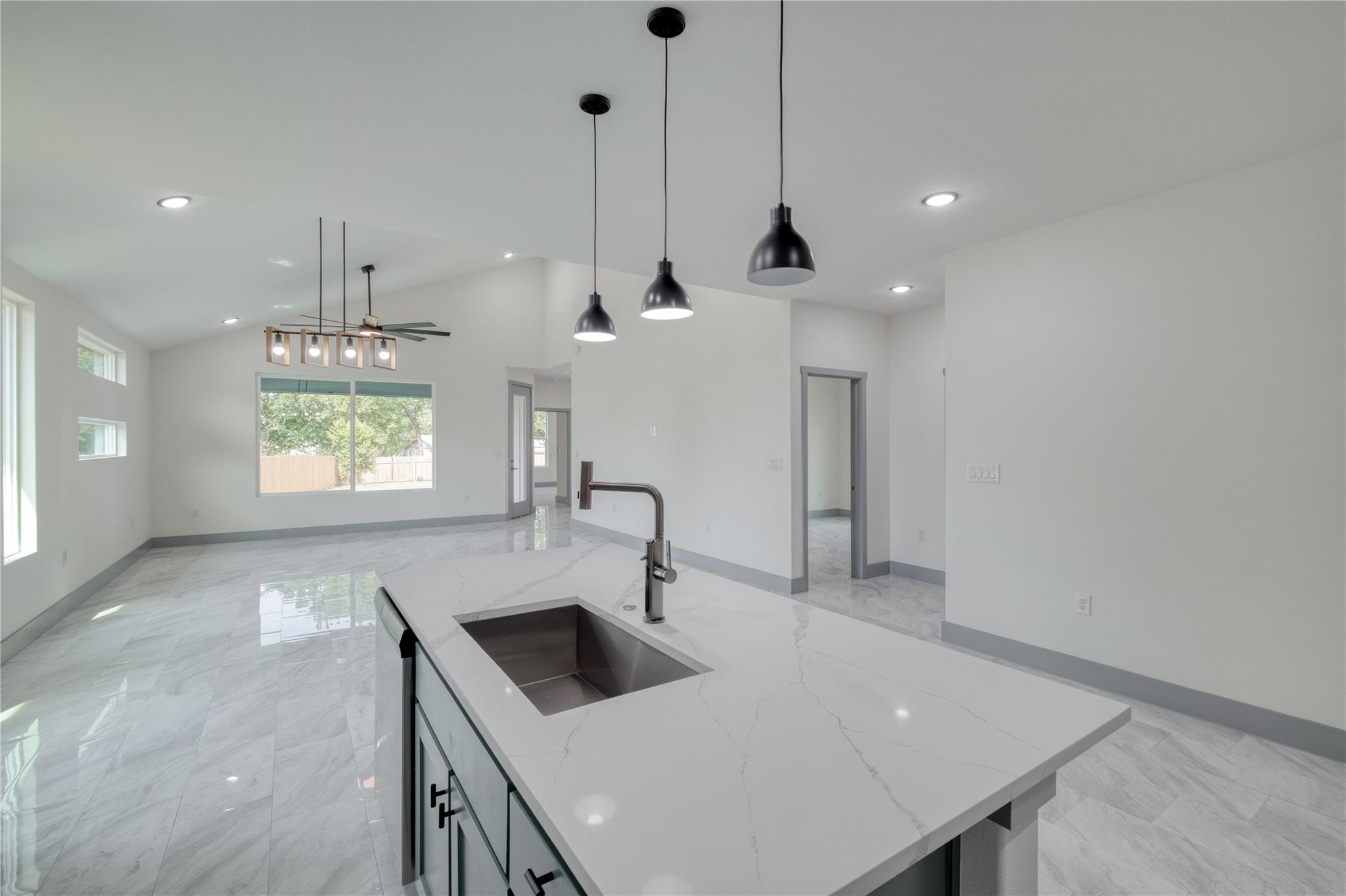 204 Washington St, Elgin, TX 78621