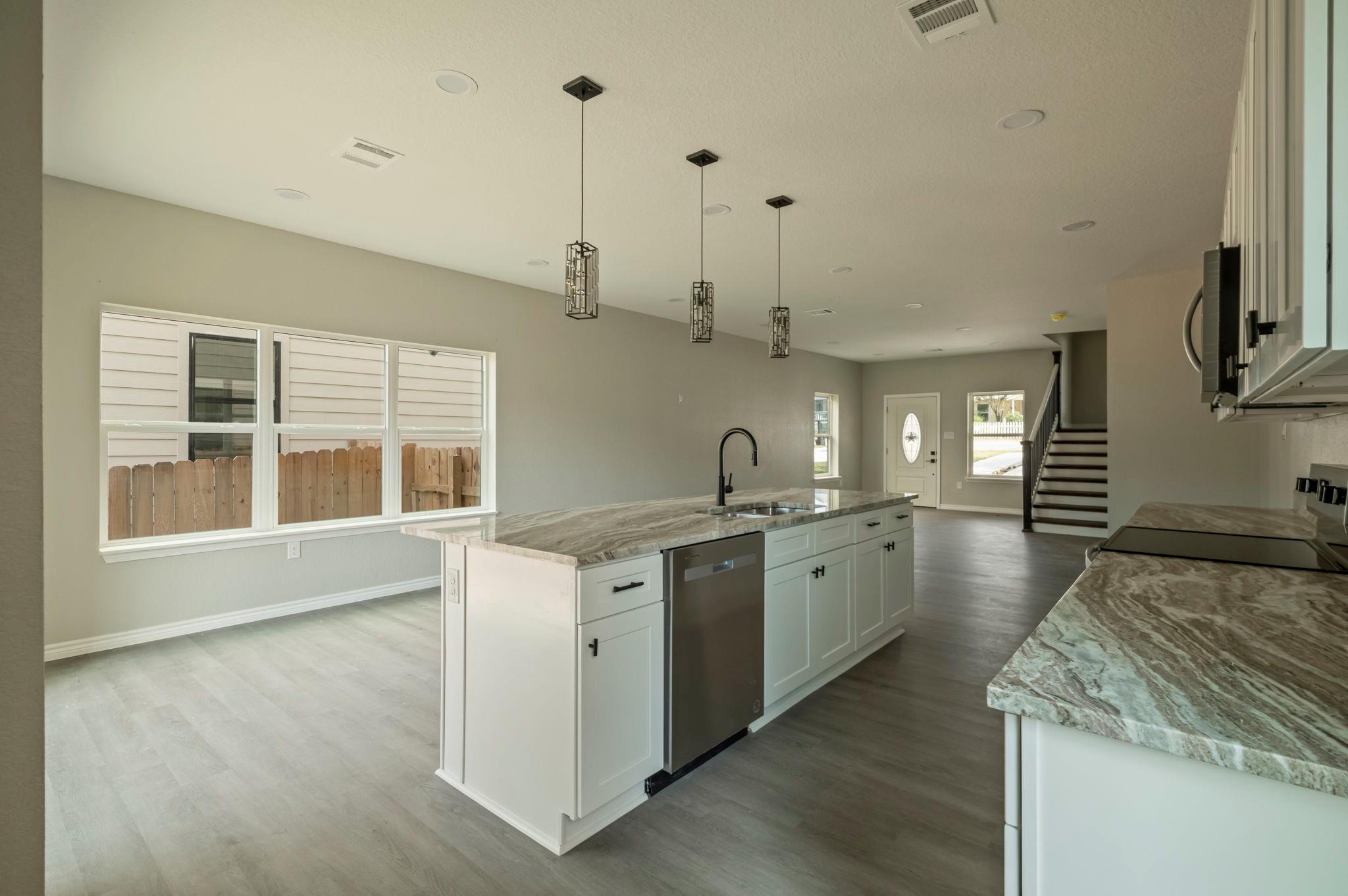 650 Canyon Circle Dr, Canyon Lake, TX 78133