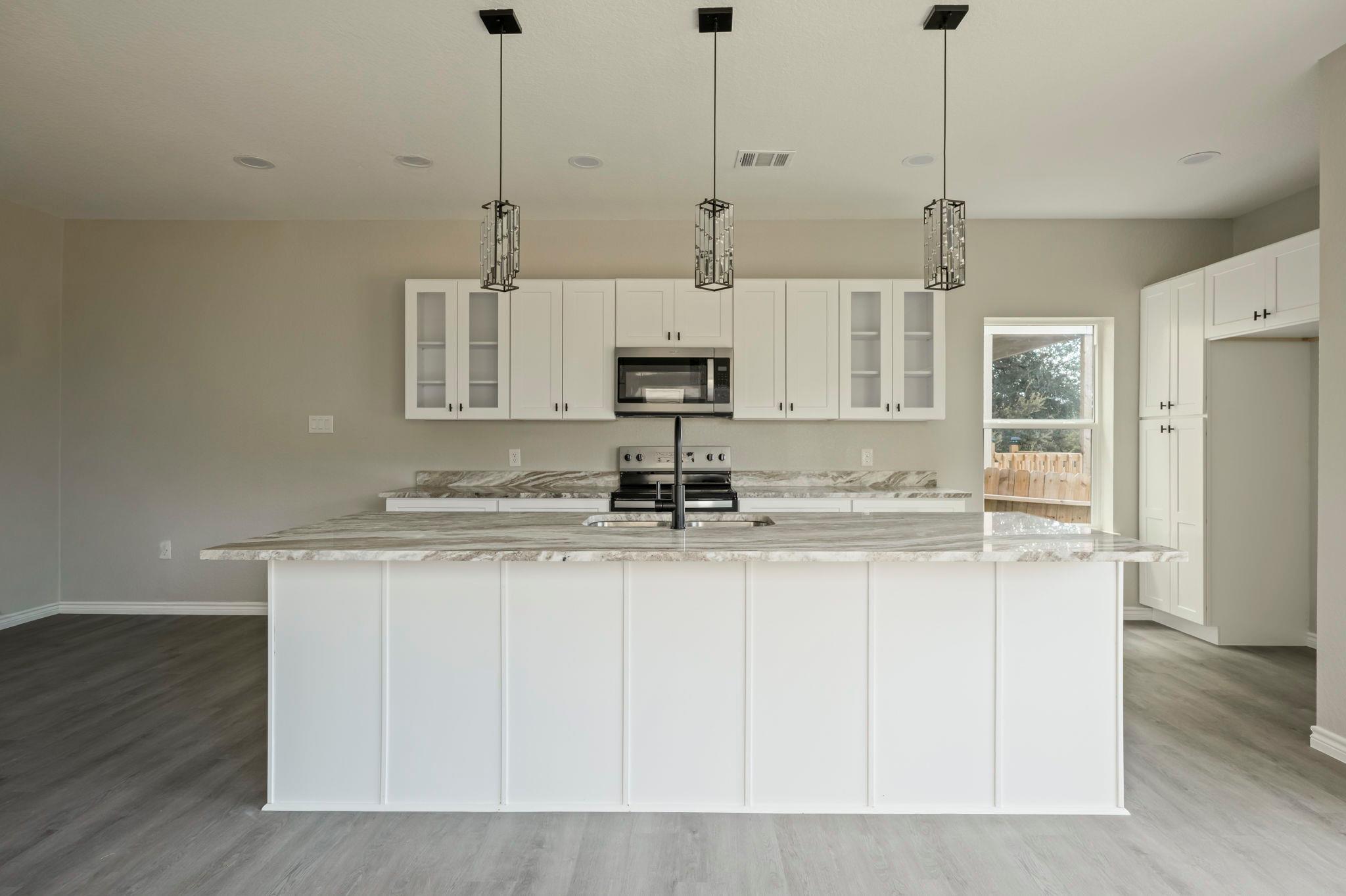 650 Canyon Circle Dr, Canyon Lake, TX 78133