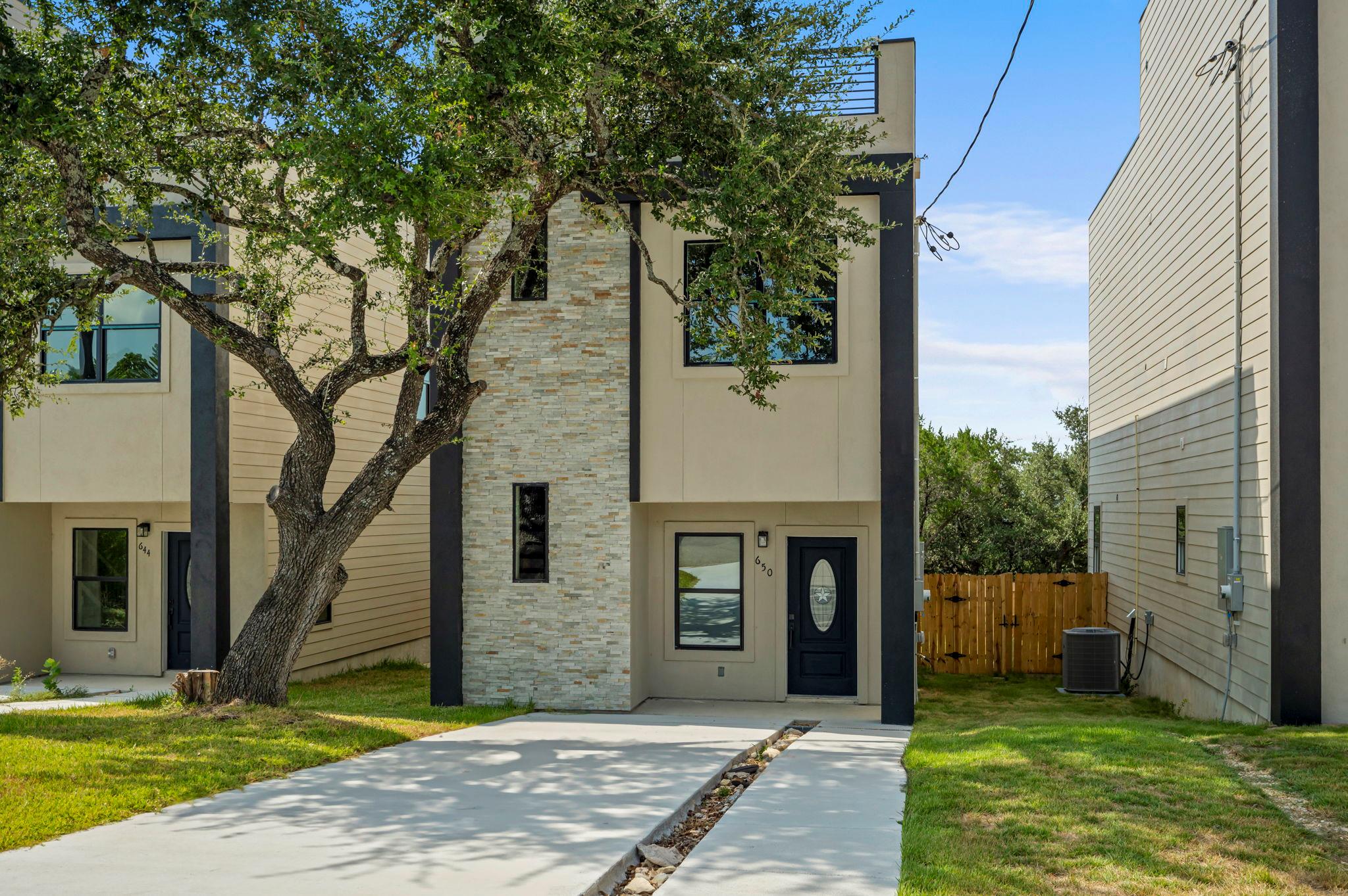 650 Canyon Circle Dr, Canyon Lake, TX 78133