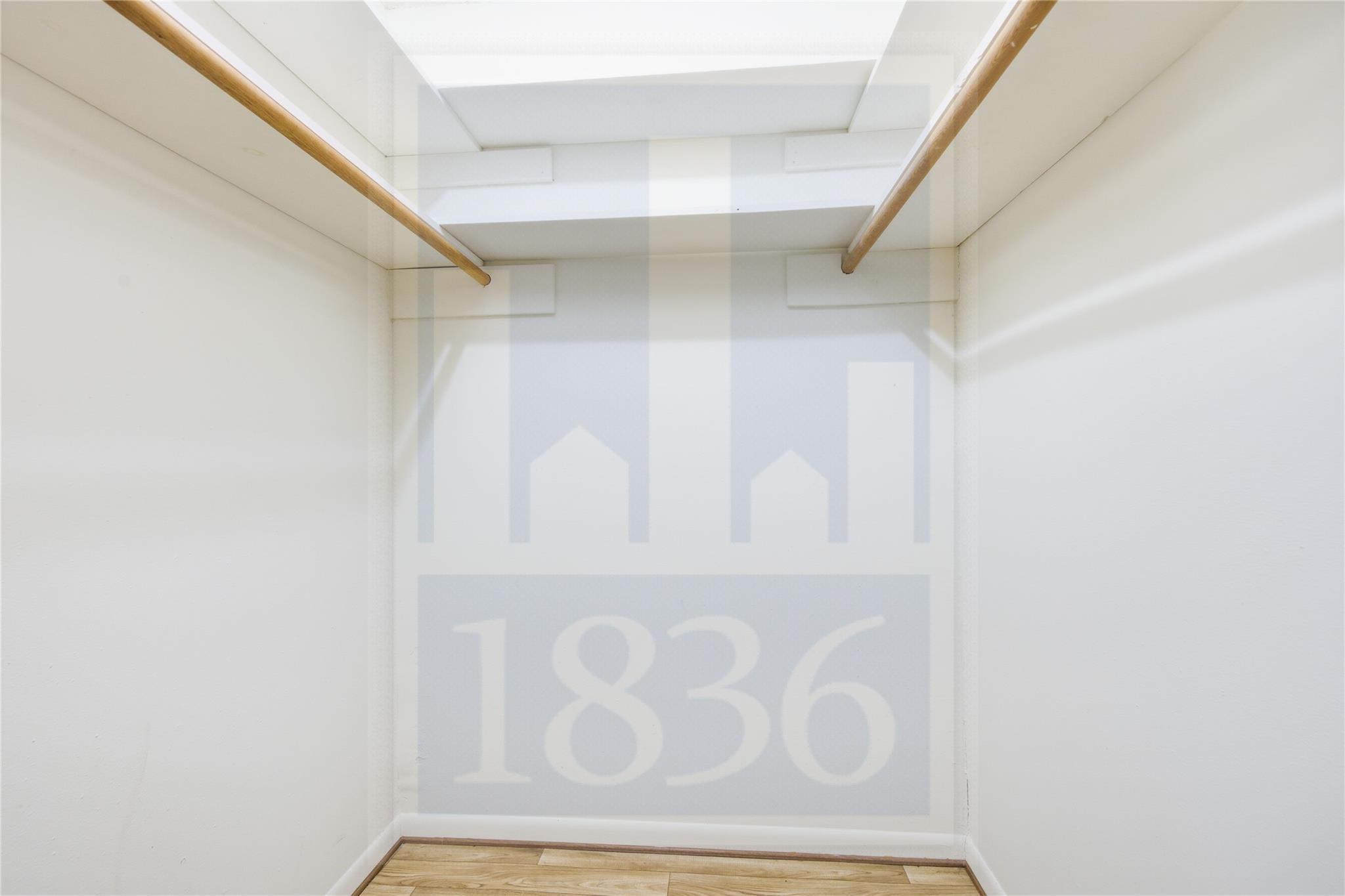 609 Carlos G Parker Blvd NW, Taylor, TX 76574